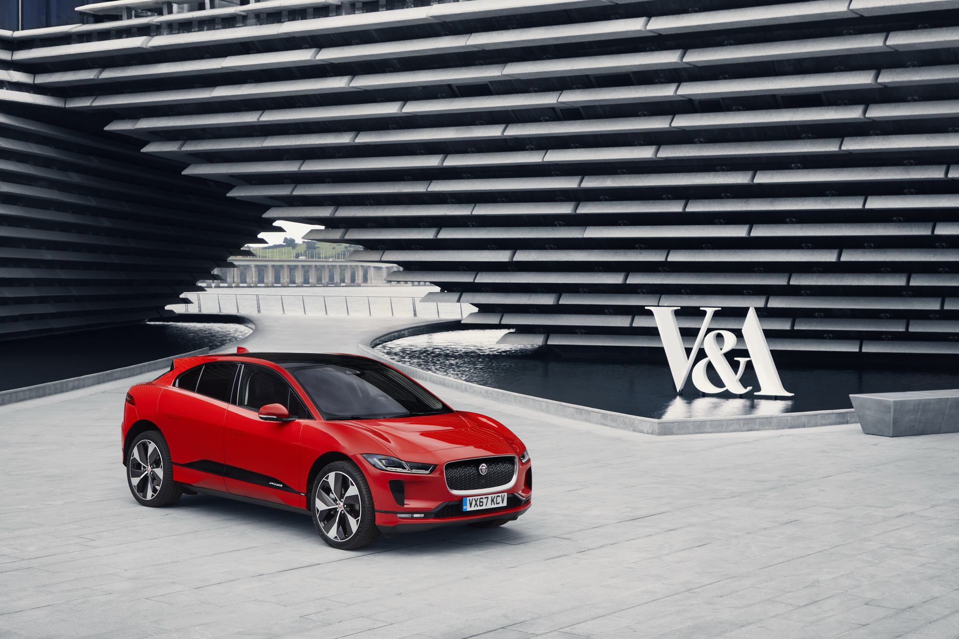 jaguar-ipace-clay-model-design-museum-2 Jaguar Unveils Full-Size I-PACE Clay Model For Museum Exhibit