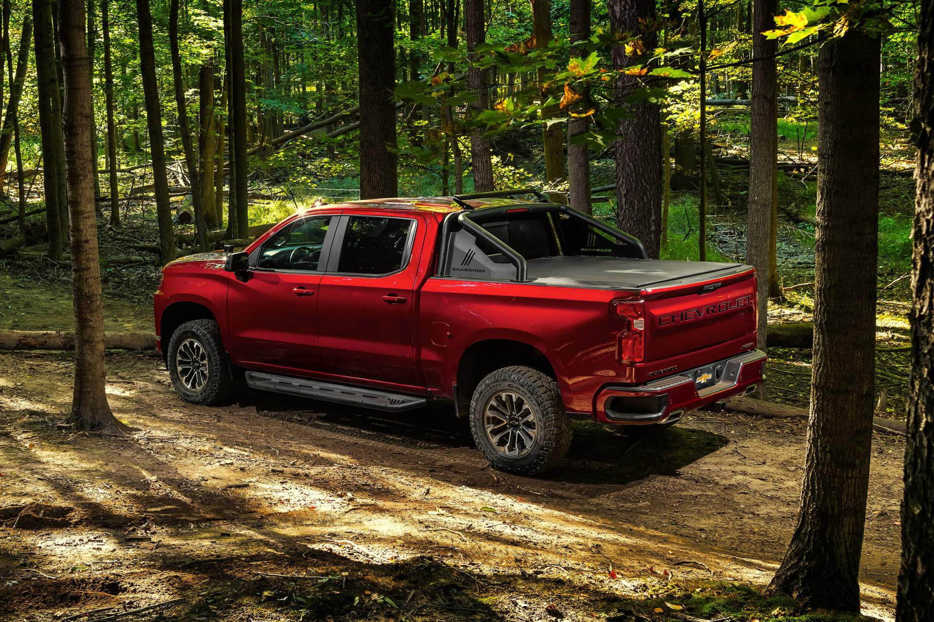 A sport bar, off-road assist steps and a soft, roll-up tonneau c 2019 Chevy Silverado “Concepts” Showcase How Customers Can Make Their Trucks Unique
