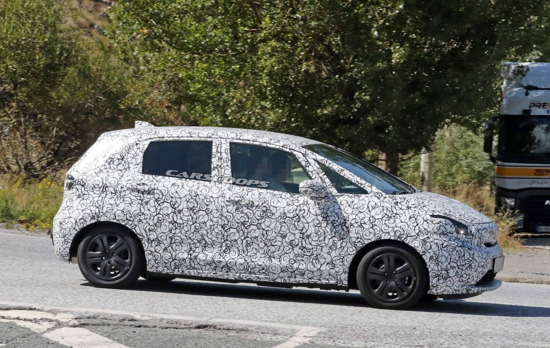 2020-Honda-Jazz-spy-shots-8 2020 Fit / Jazz To Debut In Tokyo Alongside JDM Honda e And Accord