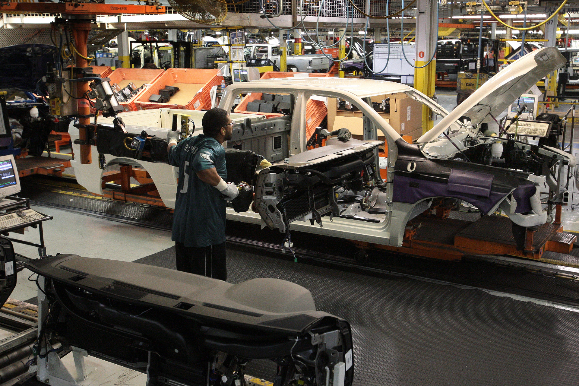 Warren Truck Assembly Plant FCA To Build New Mid-Size Ram Pickups Alongside Jeeps In Toledo