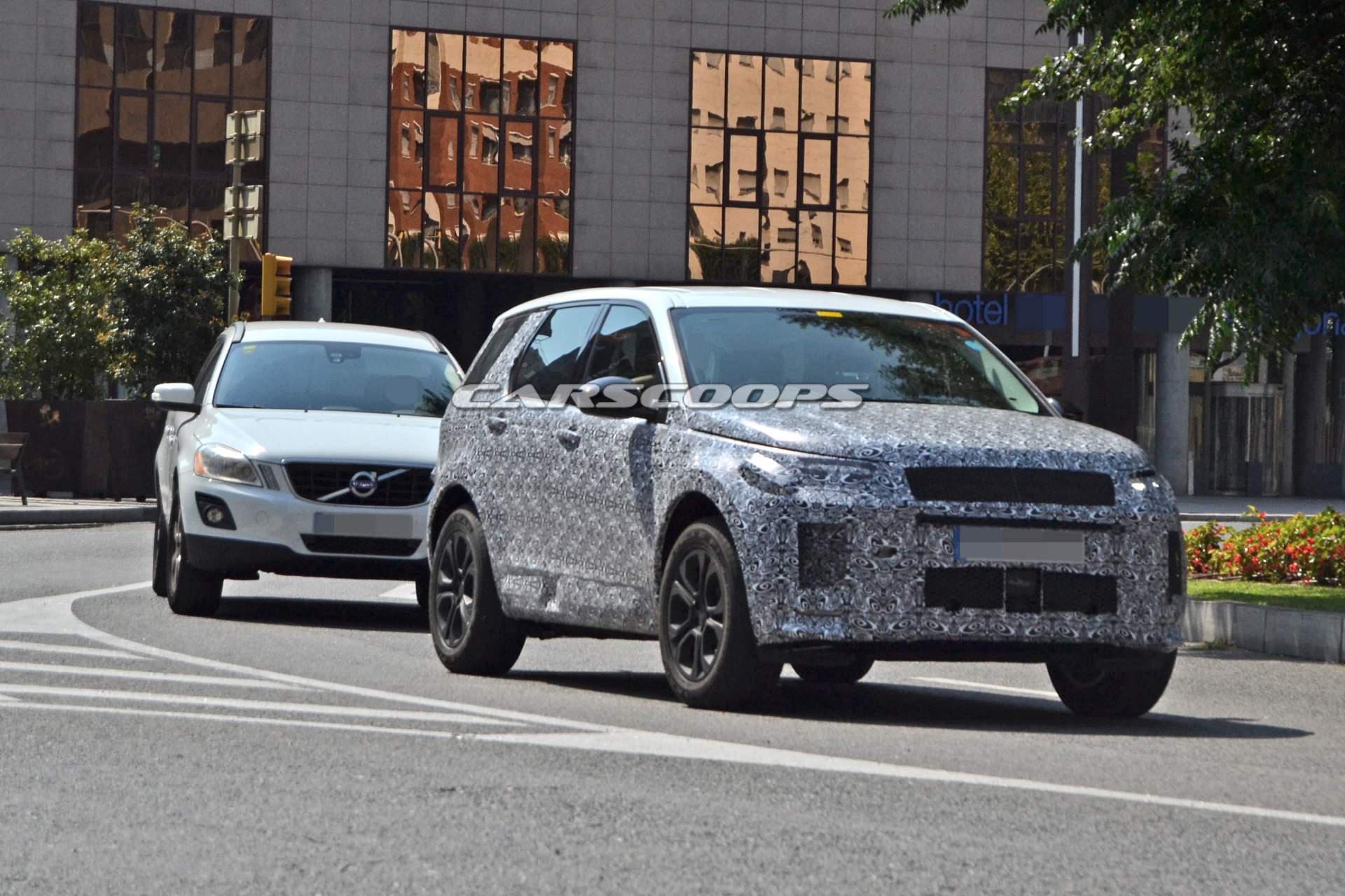 2020-Land-Rover-Discovery-Sport-spy-shots-3 Restyled 2020 Land Rover Discovery Sport Finally Reveals Itself