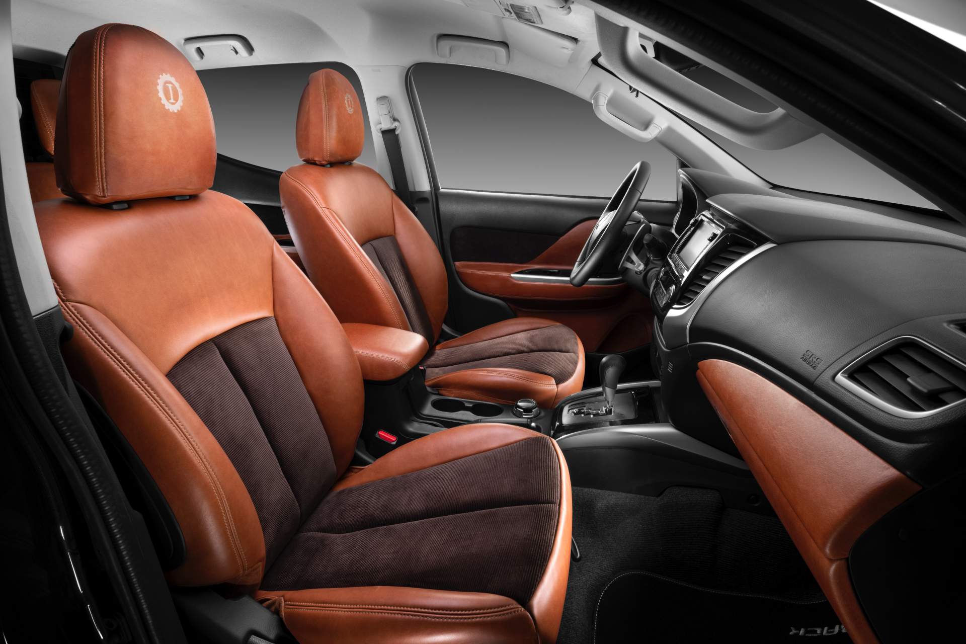 Fiat-Fullback-Cross-Concept-by-Garage-Italia-Customs-6 Garage Italia Customs Turns Fiat Fullback Cross Into A Posh Workhorse