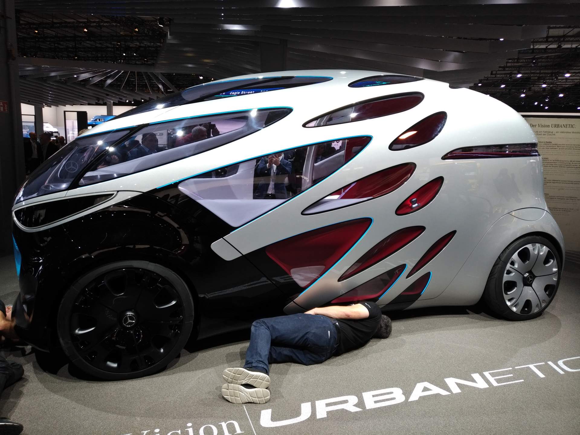 Mercedes-Vision-Urbanetic-at-2018-Hannover-CV-Show-9 Mercedes-Benz Vision Urbanetic Is The Swiss Army Knife Of Autopods (Live Images)