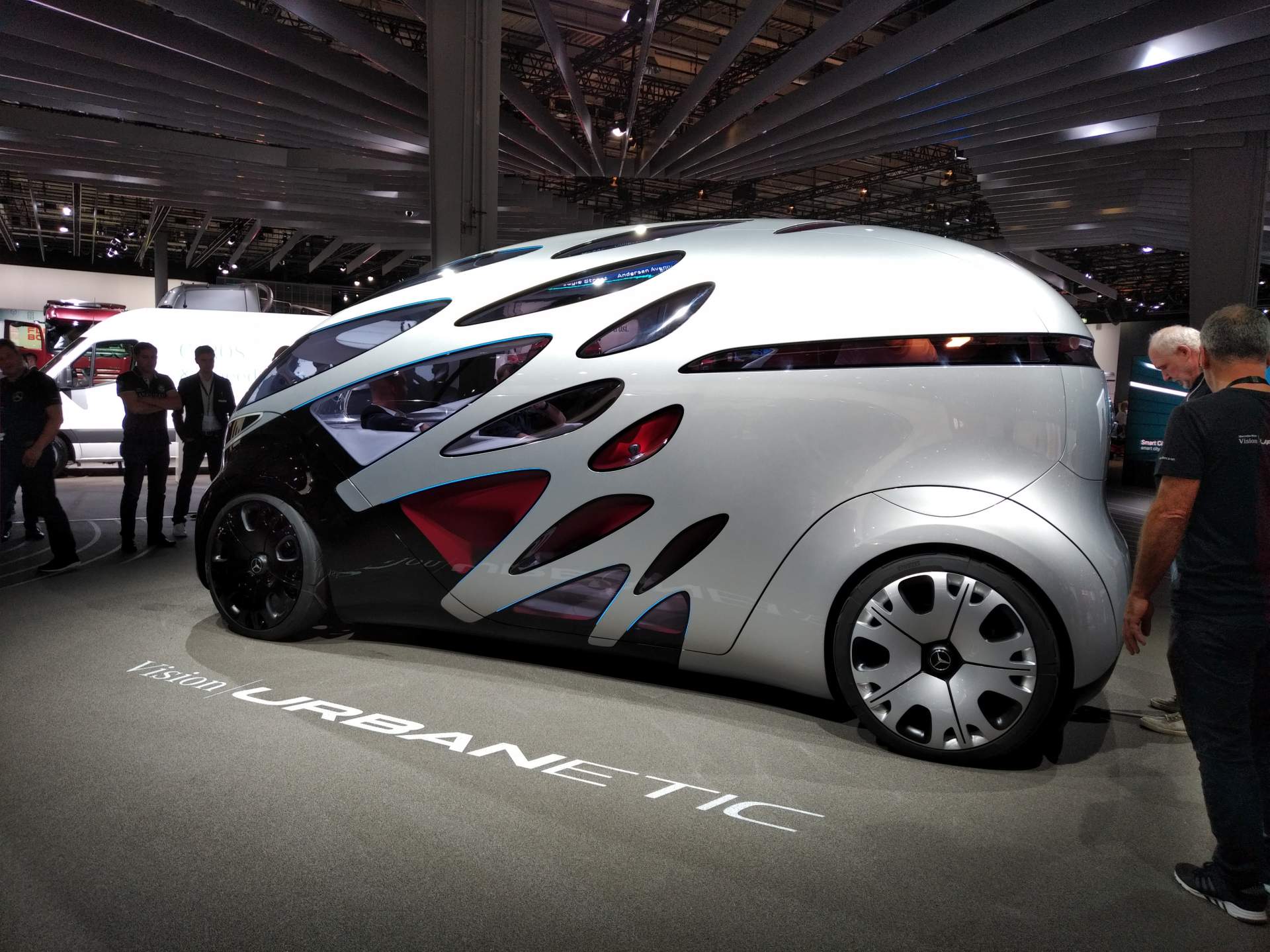 Mercedes-Vision-Urbanetic-at-2018-Hannover-CV-Show-2 Mercedes-Benz Vision Urbanetic Is The Swiss Army Knife Of Autopods (Live Images)