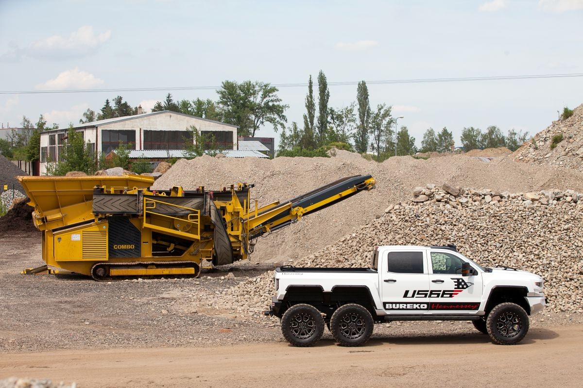 Bureko-6x6-based-on-Chevrolet-Silverado-27 Chevy Silverado Goes To Czech Republic, Returns As The Brutal Bureko 6×6