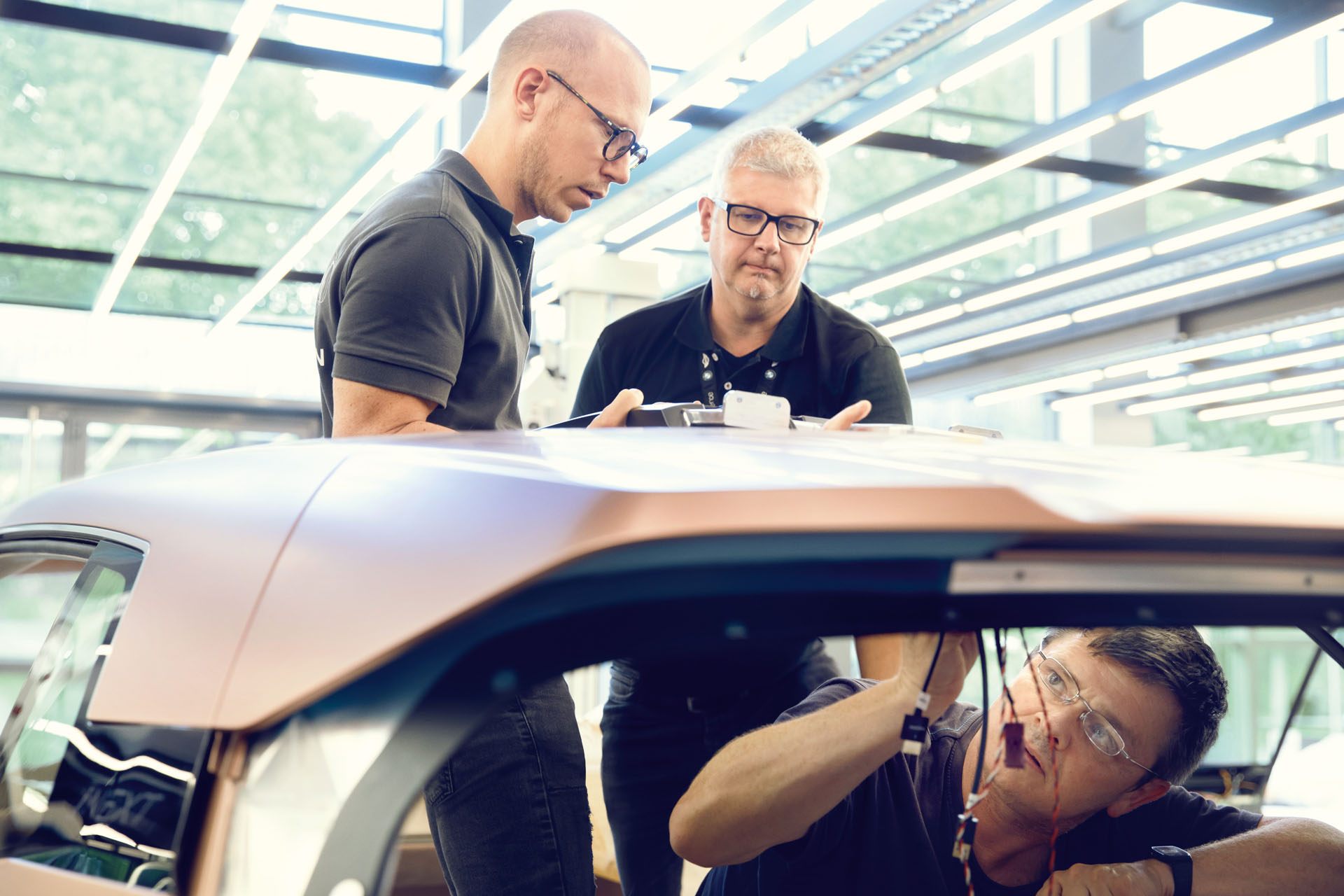 bmw-vision-inext-100 BMW Vision iNext Shows The Way Forward For A New Electric SUV