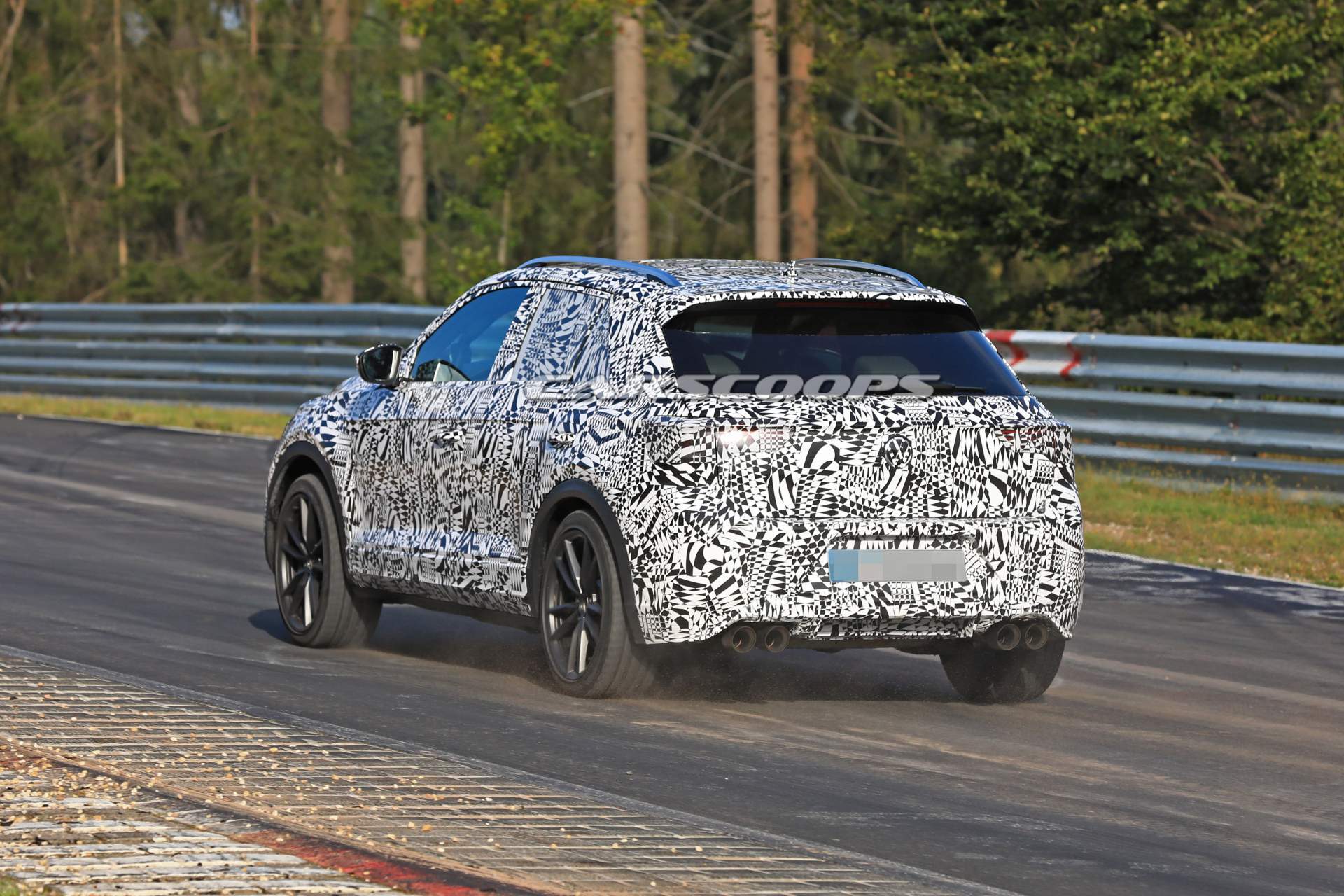 VW-T-Roc-R-spy-shots-40 VW T-Roc R Hot SUV Previewed As 300HP Near-Production Concept