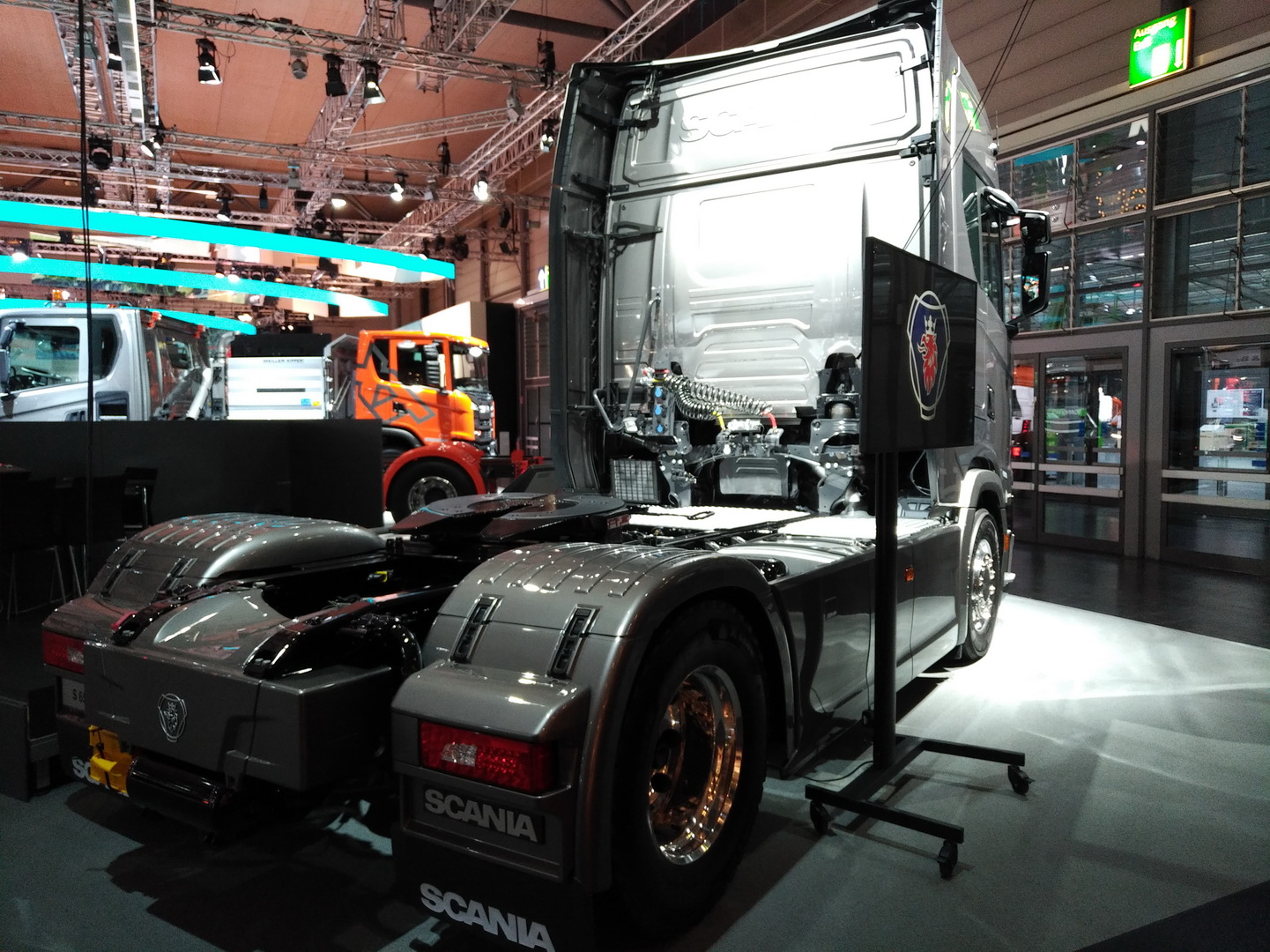 traton-group-2018-iaa-49 VW Truck & Bus Becomes TRATON Group, Wants To Revolutionize Global Transportation