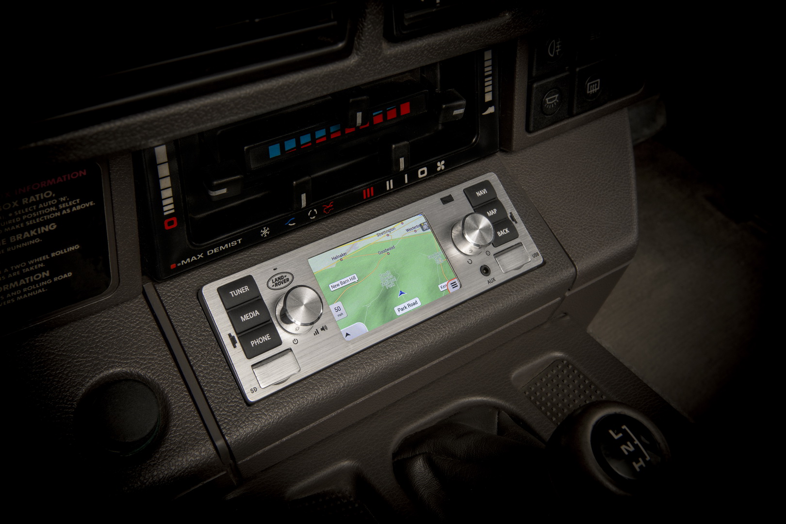 jaguar-land-rover-classic-infotainment-system-2 You Can Now Fit Your Classic Jaguar Or Land Rover With A Factory Retro Looking Infotainment System