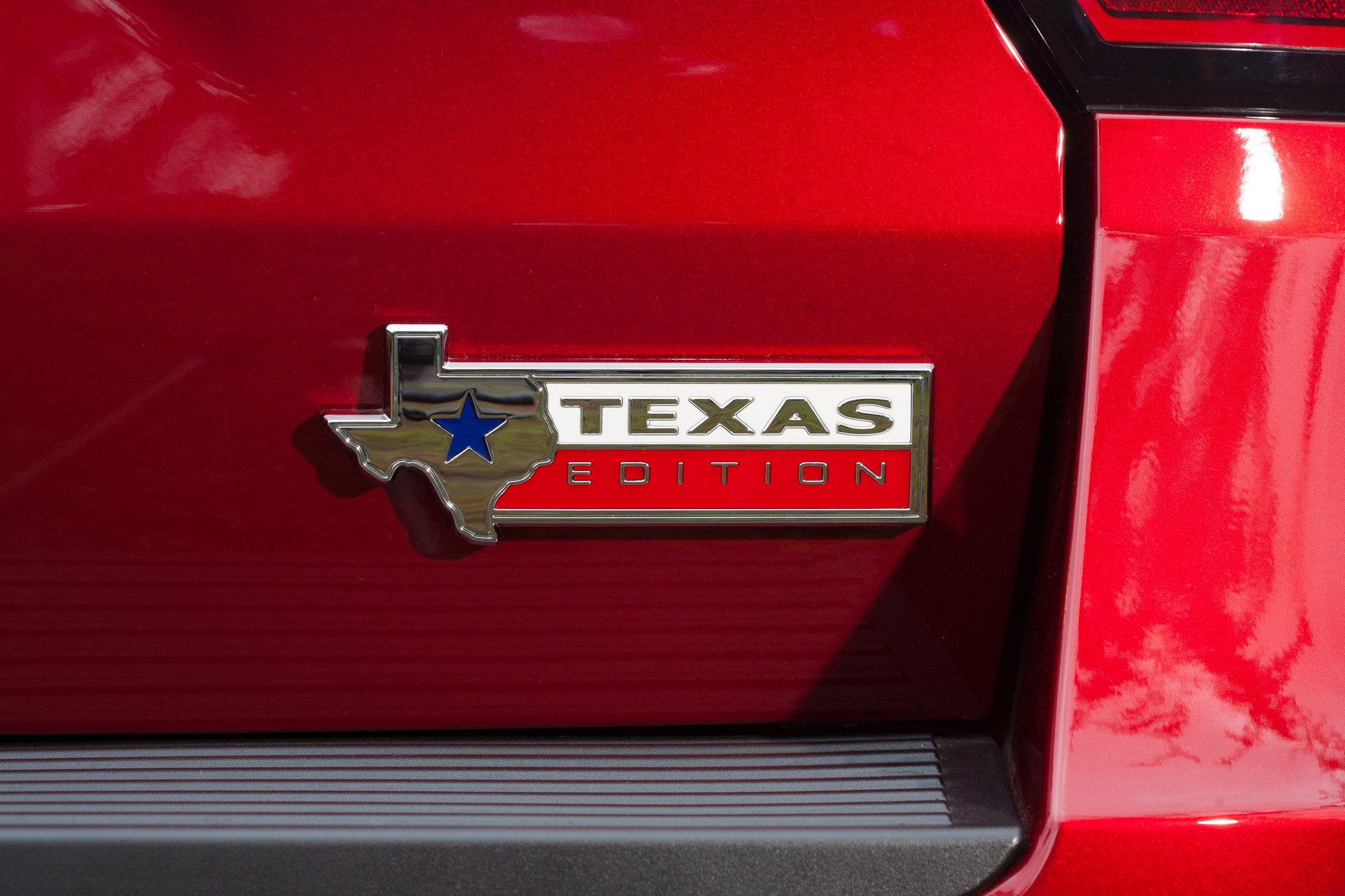 2019-Ford-Expedition-Texas-Edition-Badge-1 2019 Ford Explorer And Expedition Gain Two New Special Editions