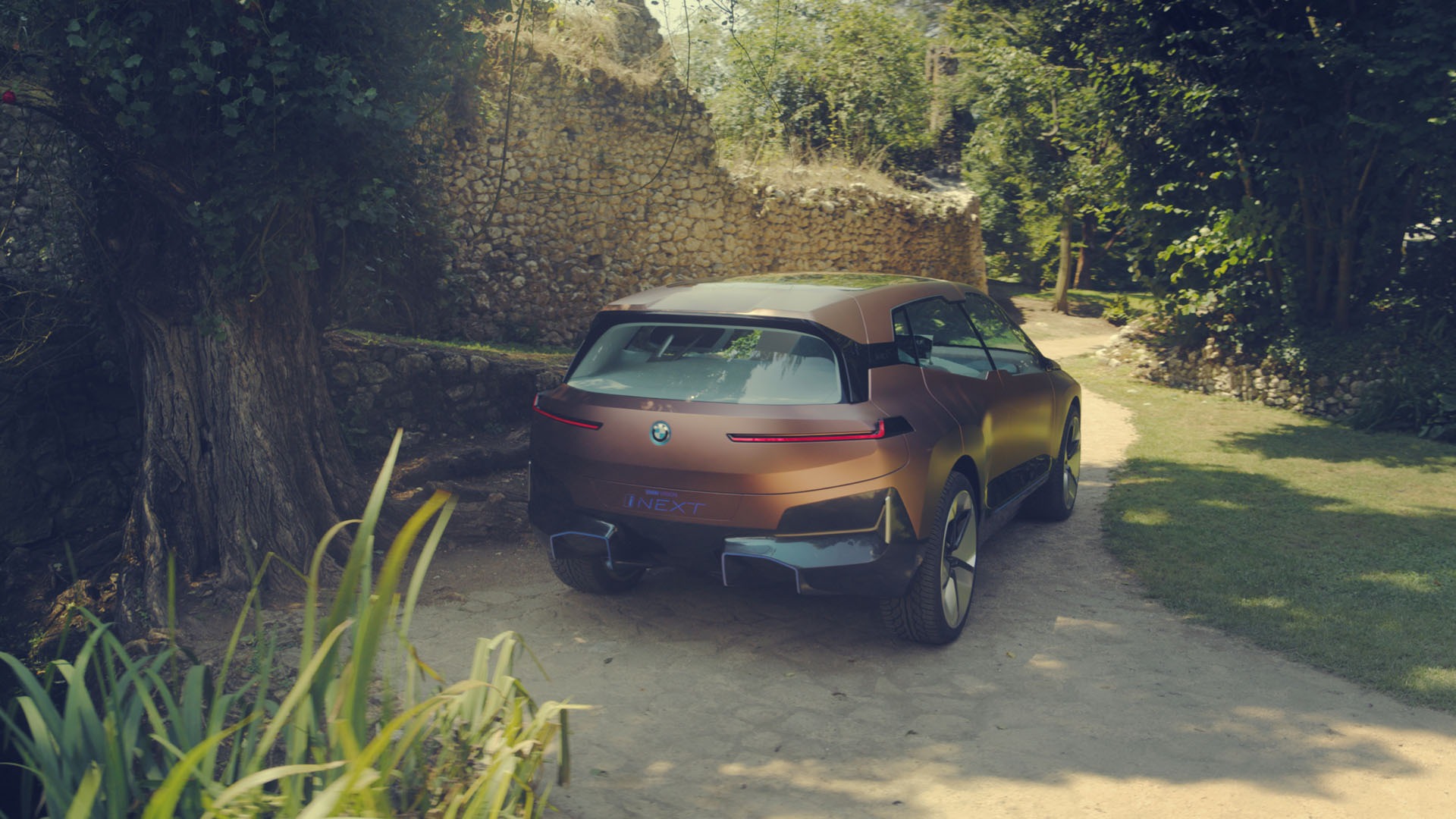 bmw-vision-inext-044 BMW Vision iNext Shows The Way Forward For A New Electric SUV