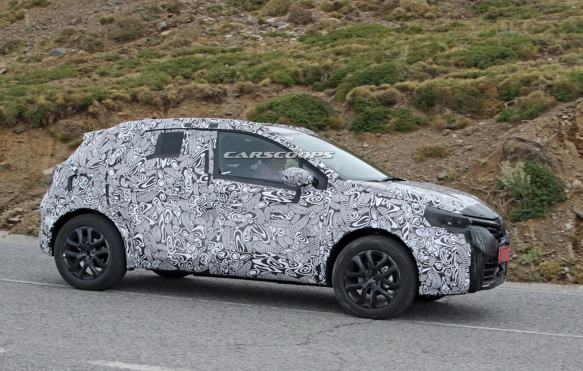 renault-clio-crossover-spy-shots-3 Renault Clio-Based Crossover Coming Straight For The Fiesta Active