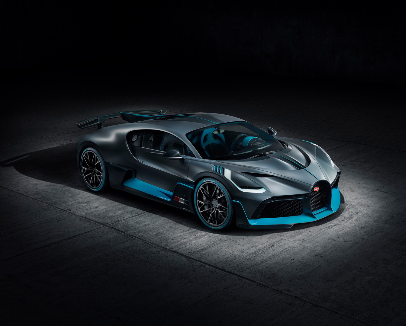 bugatti-divo-7 Bugatti Might Go Hybrid, Current W16 Engine Is ‘The Last Of Its Kind’