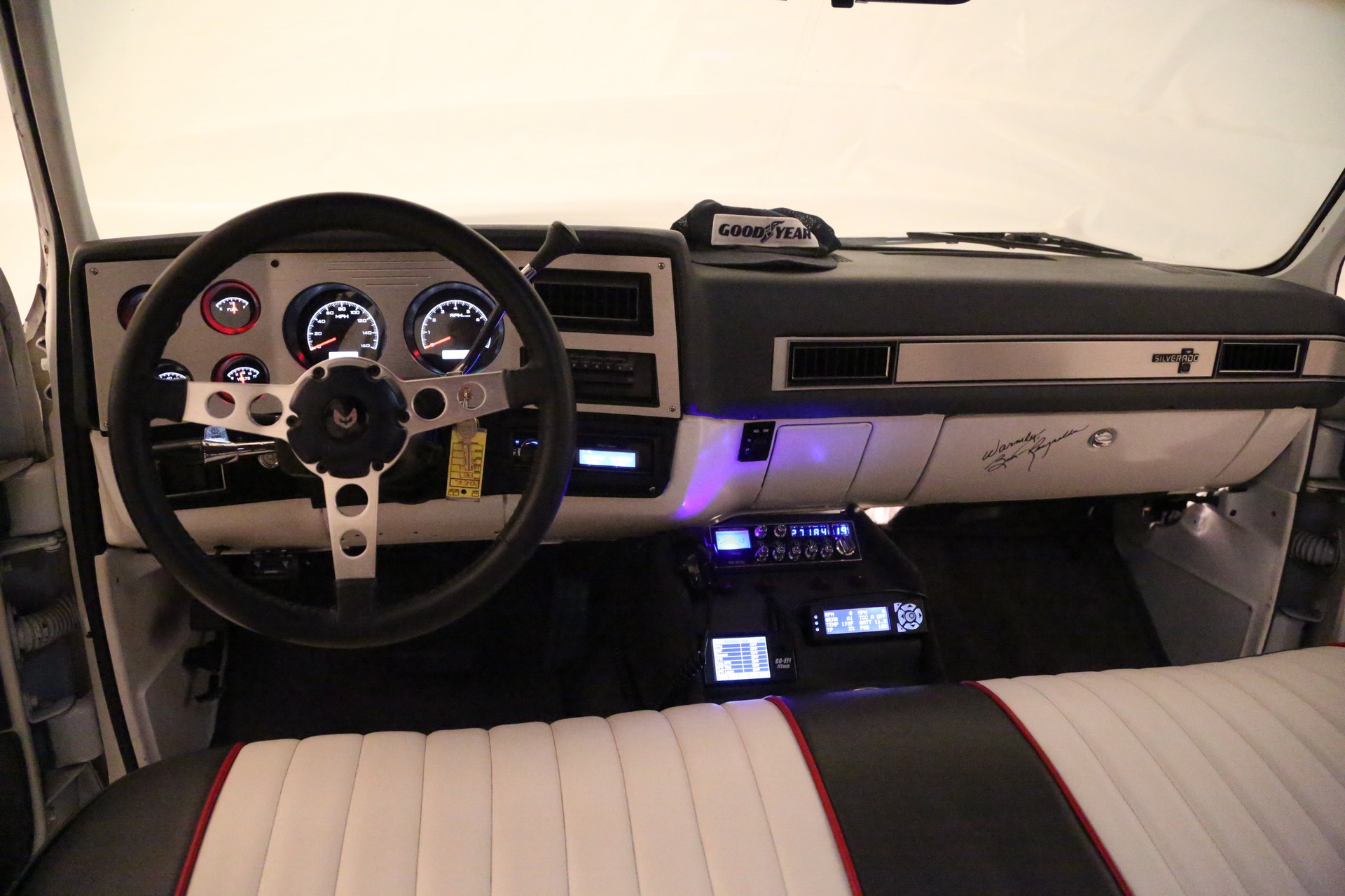 Burt Reynolds Auction-52 Burt Reynolds’ 1978 Pontiac Firebird Trans Am Is Going Up For Auction