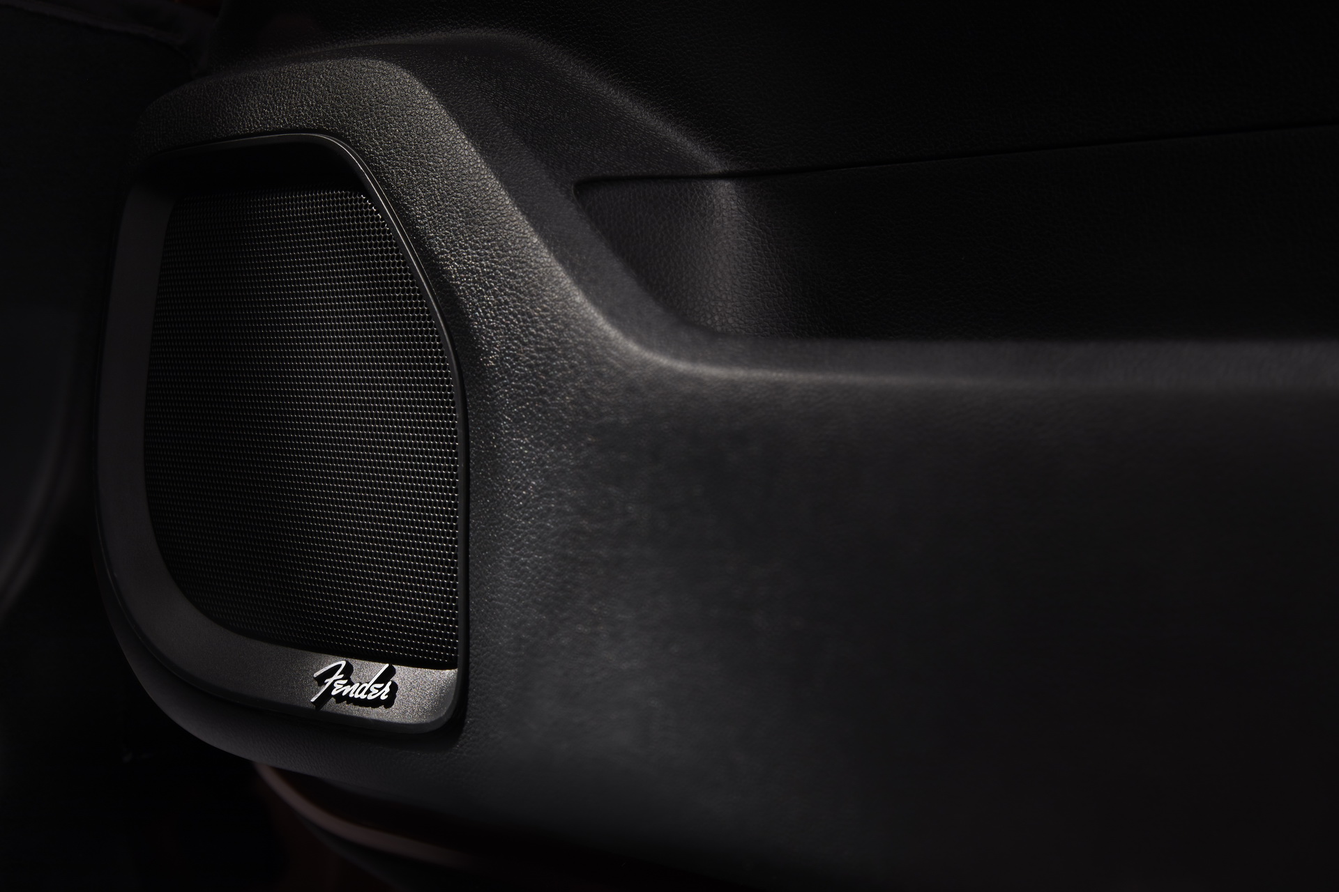 nissan-titan-fender-sound-system-panasonic-4 2019 Nissan Titan Will Rock You With Fender Premium Sound System