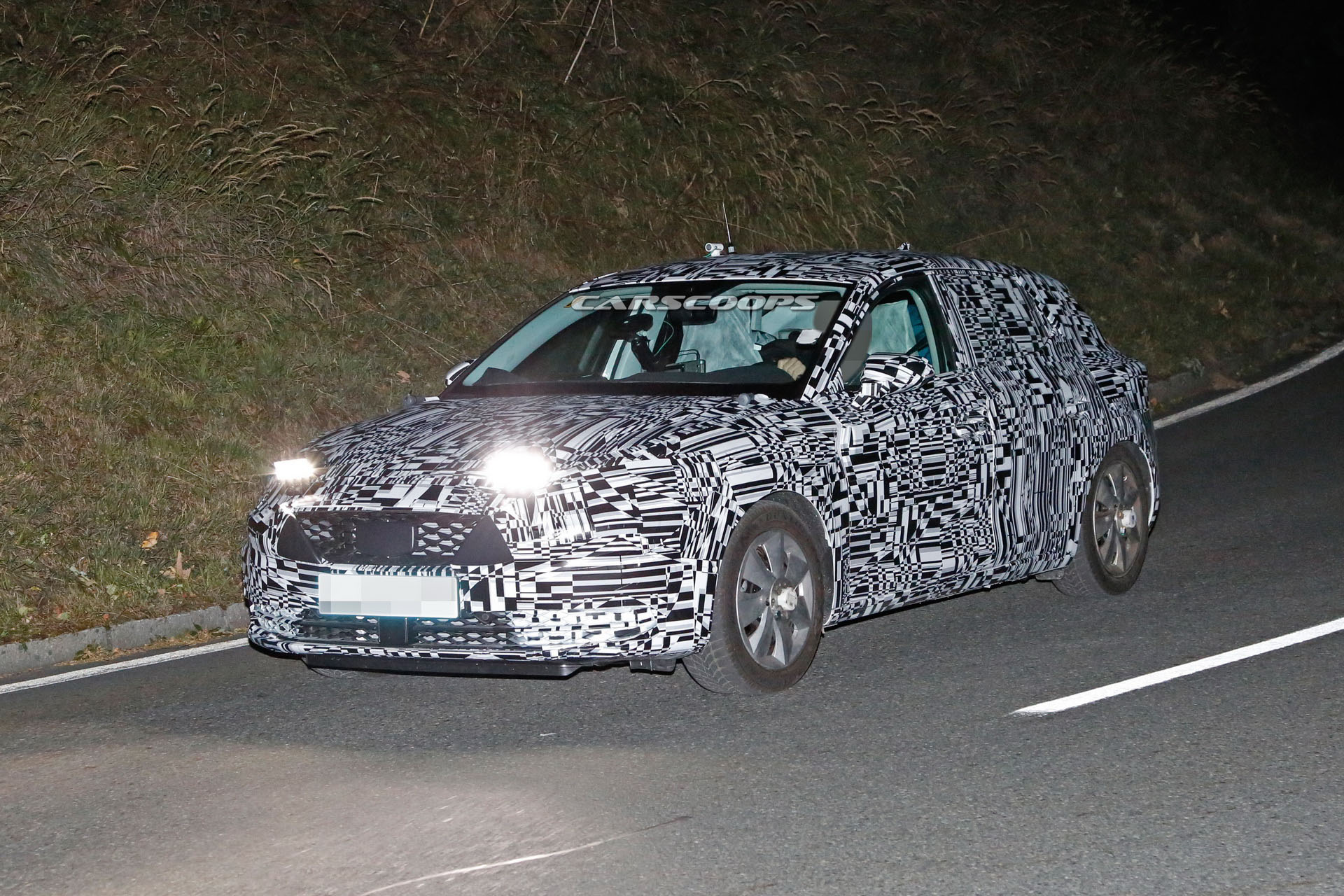 2020-Seat-Leon-12 2020 Seat Leon Spied With Production Body For The First Time