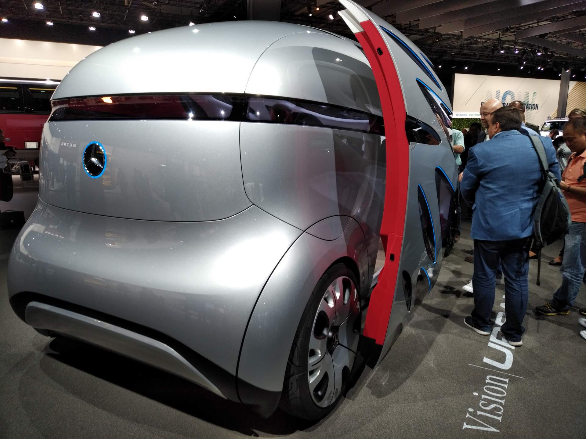 Mercedes-Vision-Urbanetic-at-2018-Hannover-CV-Show-15 Mercedes-Benz Vision Urbanetic Is The Swiss Army Knife Of Autopods (Live Images)