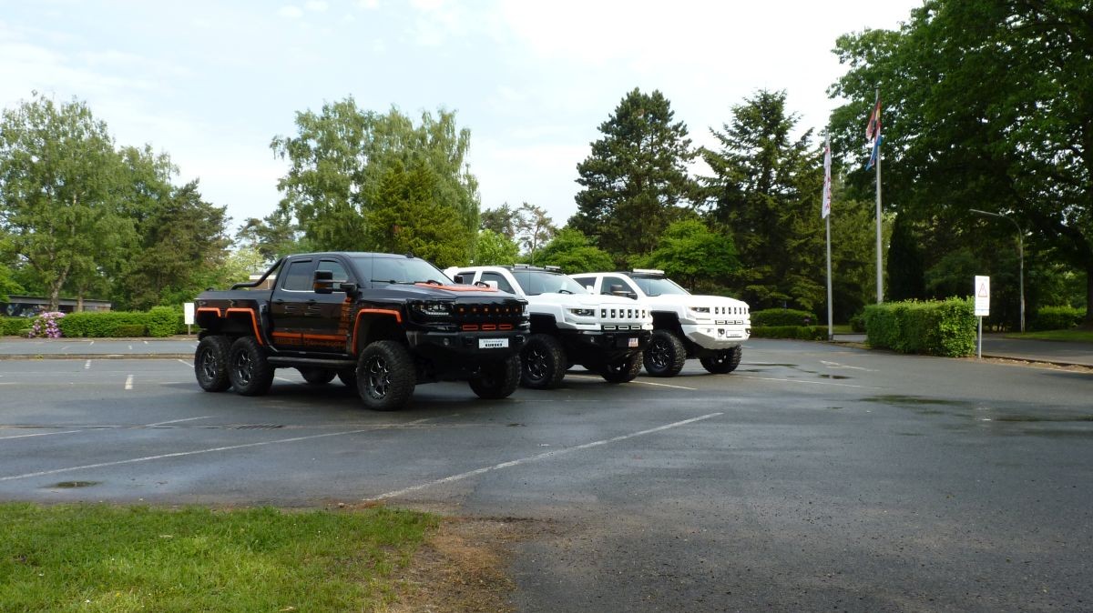 Bureko-6x6-based-on-Chevrolet-Silverado-8 Chevy Silverado Goes To Czech Republic, Returns As The Brutal Bureko 6×6