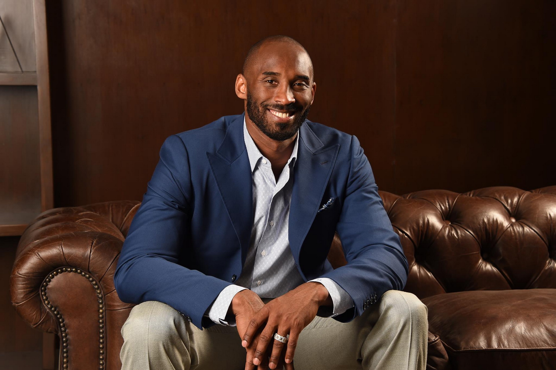kobe-bryant-helps-after-tesla-crash-1 Kobe Bryant Helps Out Tesla Driver Who Gets Struck By Another Car