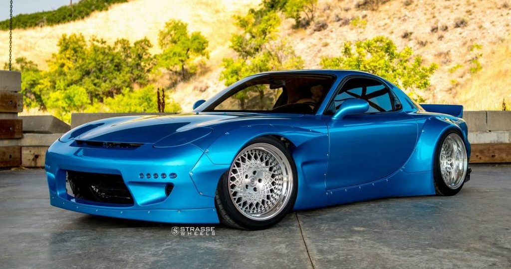  Mazda RX-7 FD Rocks Strasse Wheels And Rocket Bunny Body Kit