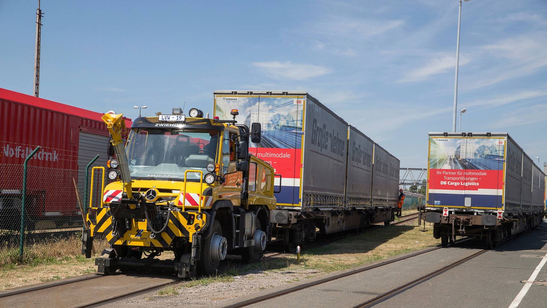 Mercedes-Benz-Unimog-Rail-10 Mercedes-Benz Has Created A Unimog That’s Ideal For Rail Jobs