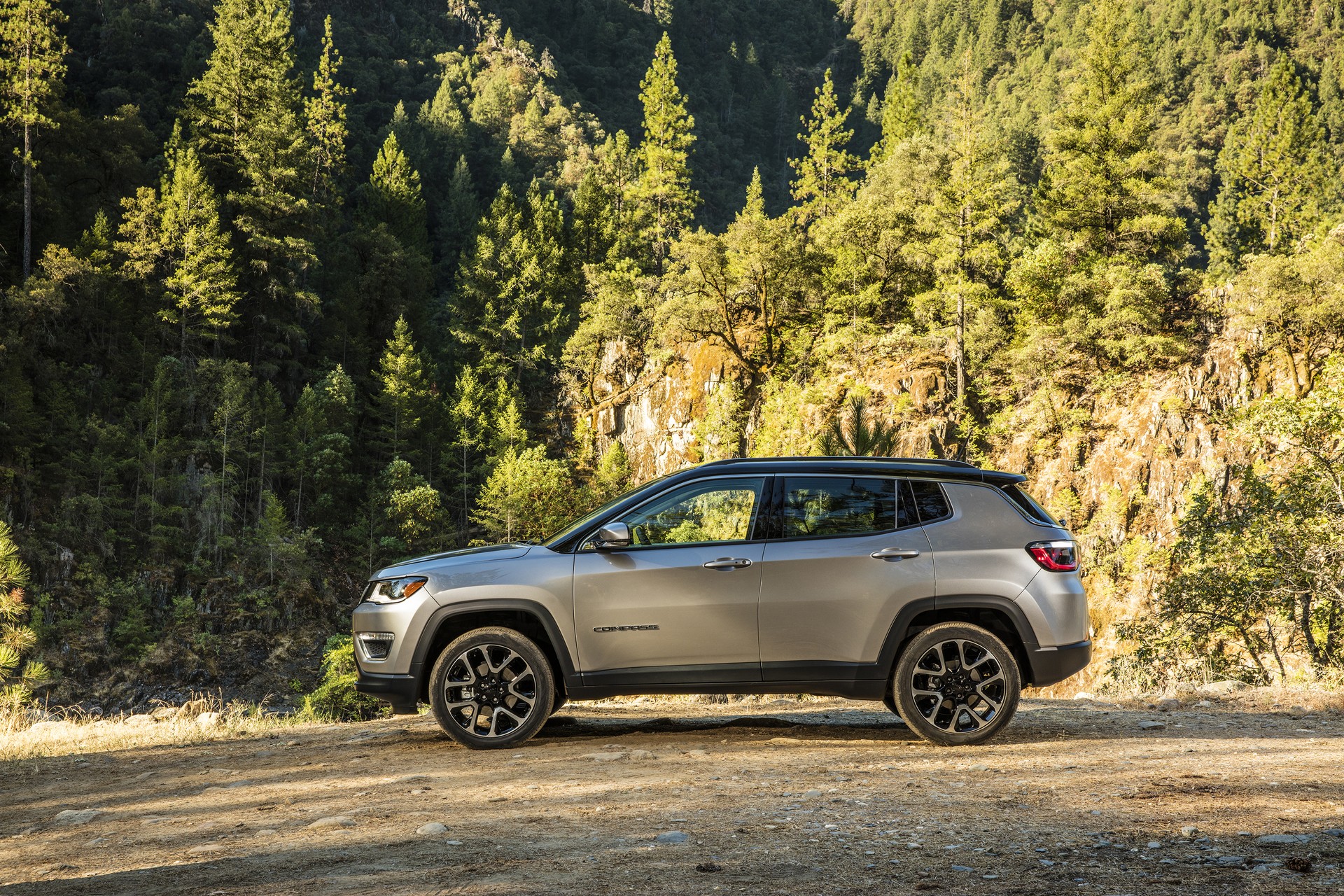 2019-Jeep-Compass-11 2019 Jeep Compass Upland Special Edition Gives The Entry-Level Model Trailhawk Looks