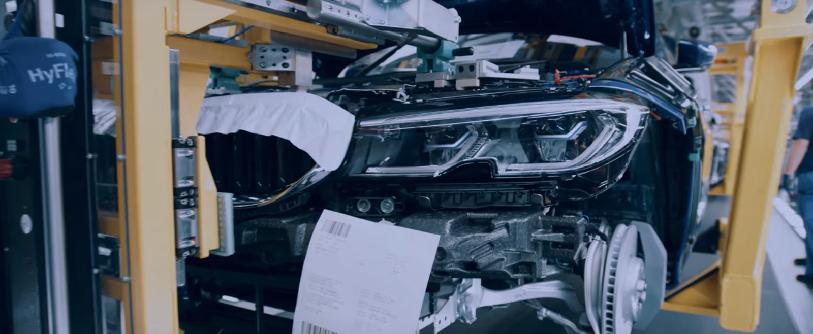 2019-BMW-3-Series-Teaser-4 2019 BMW 3-Series Shows Its New Exterior Styling And High-Tech Interior