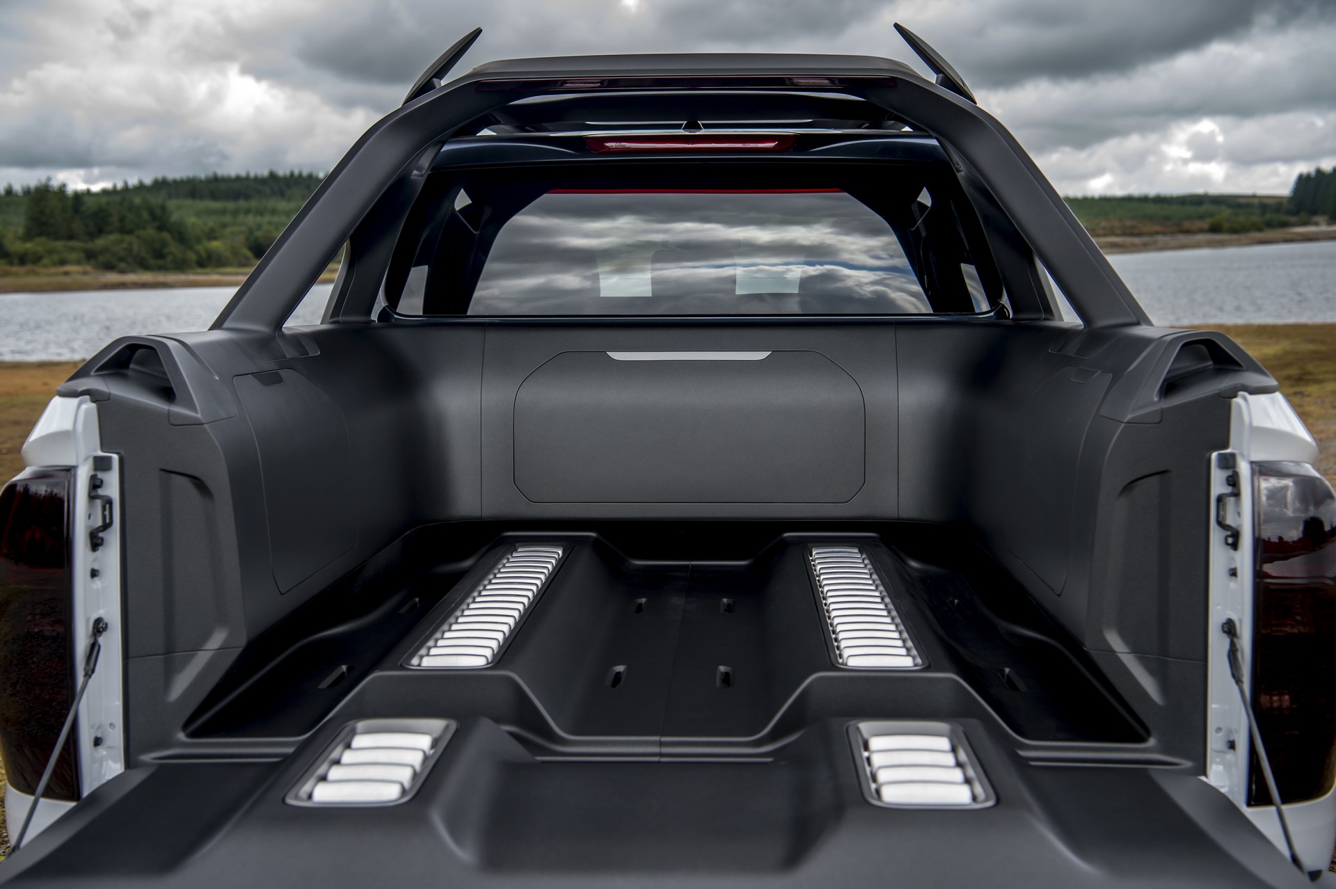 Navara Dark Sky concept-4 Nissan Navara Dark Sky Concept Packs Plenty Of Star Power Thanks Its To Observatory-Class Telescope