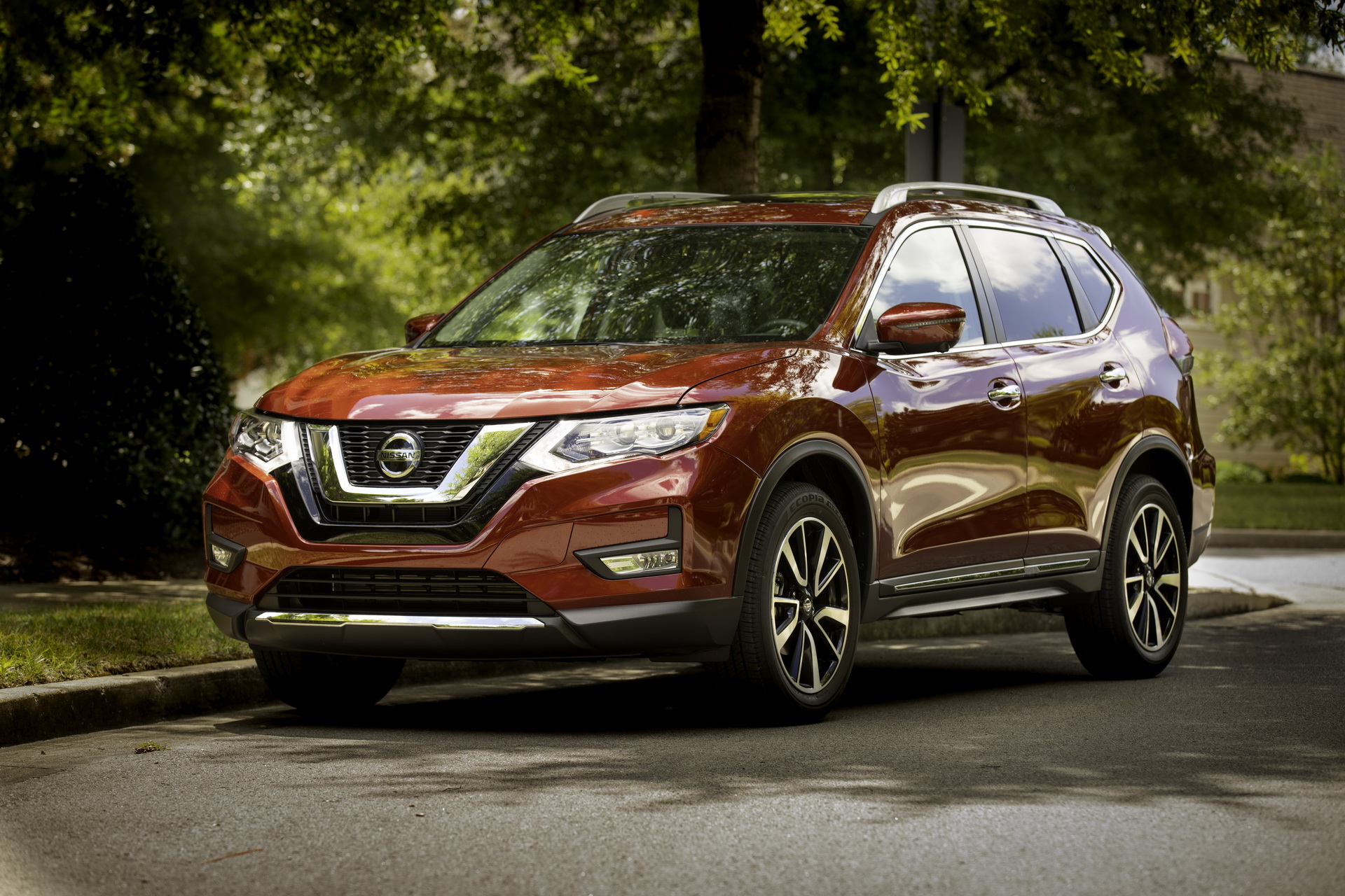 2019-Nissan-Rogue-01 2019 Nissan Rogue Gains New Equipment Packages, More Safety Tech