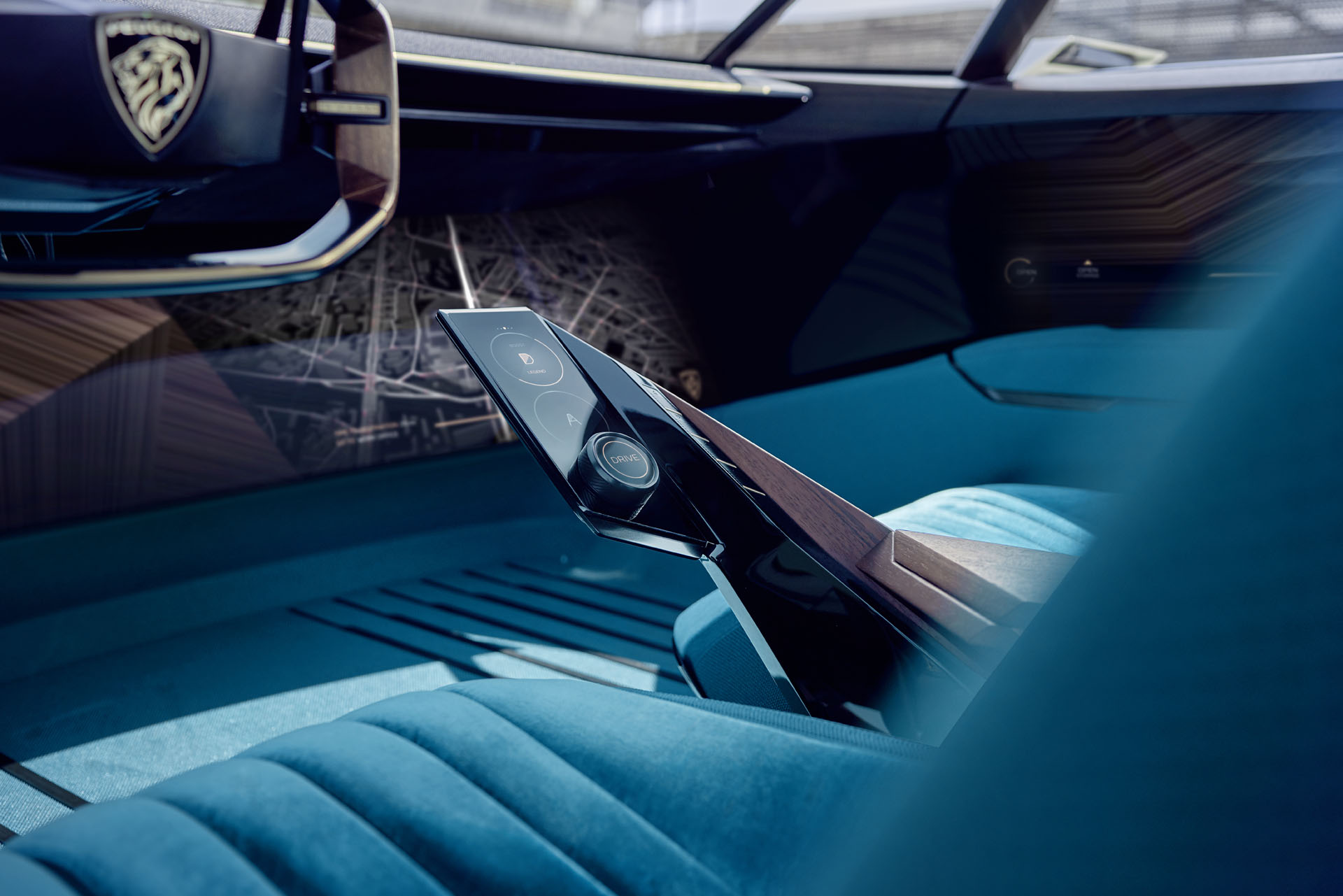 PEUGEOT_e-LEGEND_2058700-t9e1t5okfc Peugeot e-Legend Concept Takes Retro Design Into The Future In Paris