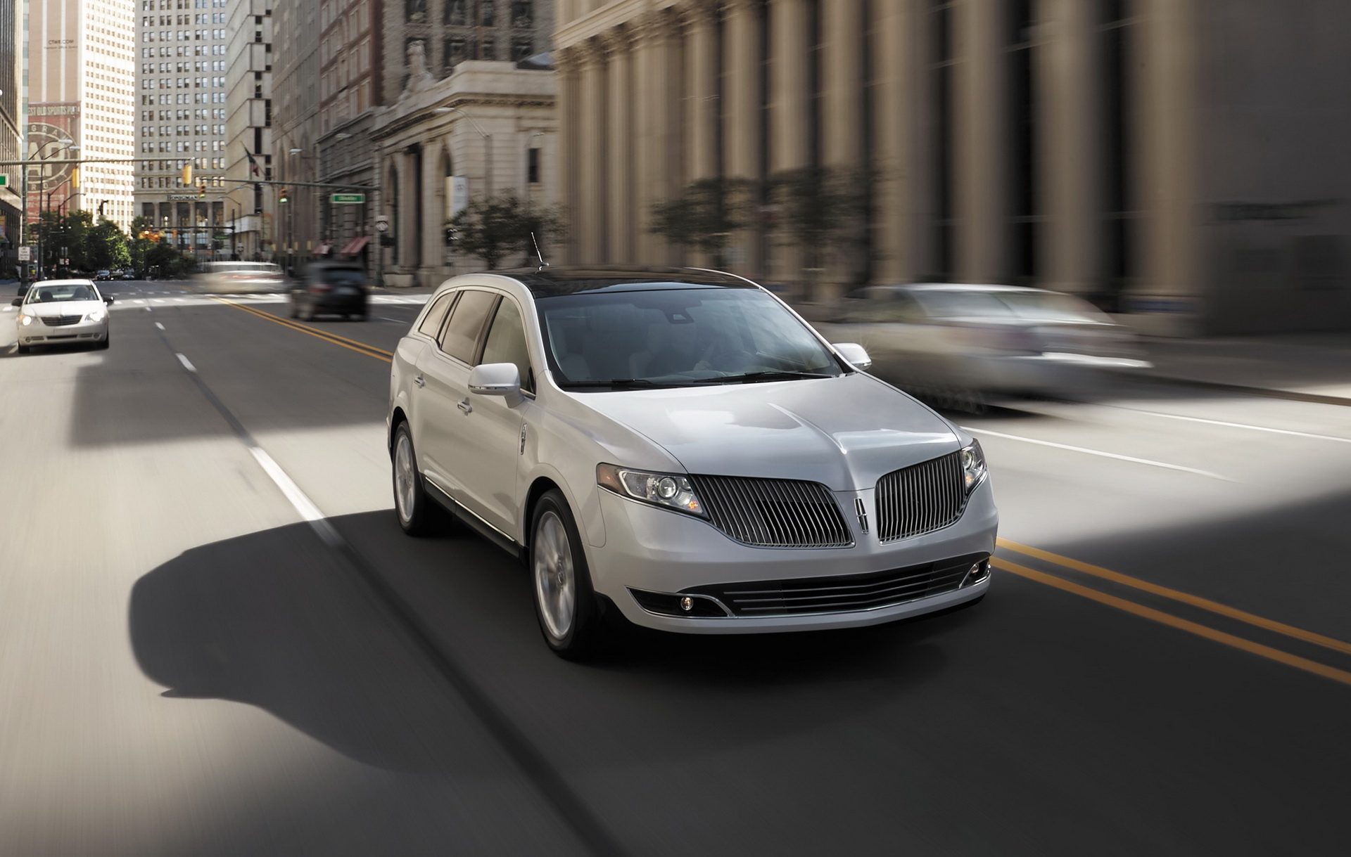Lincoln-MKT-09 Lincoln Will Keep The MKT In Production Despite The Aviator’s Arrival