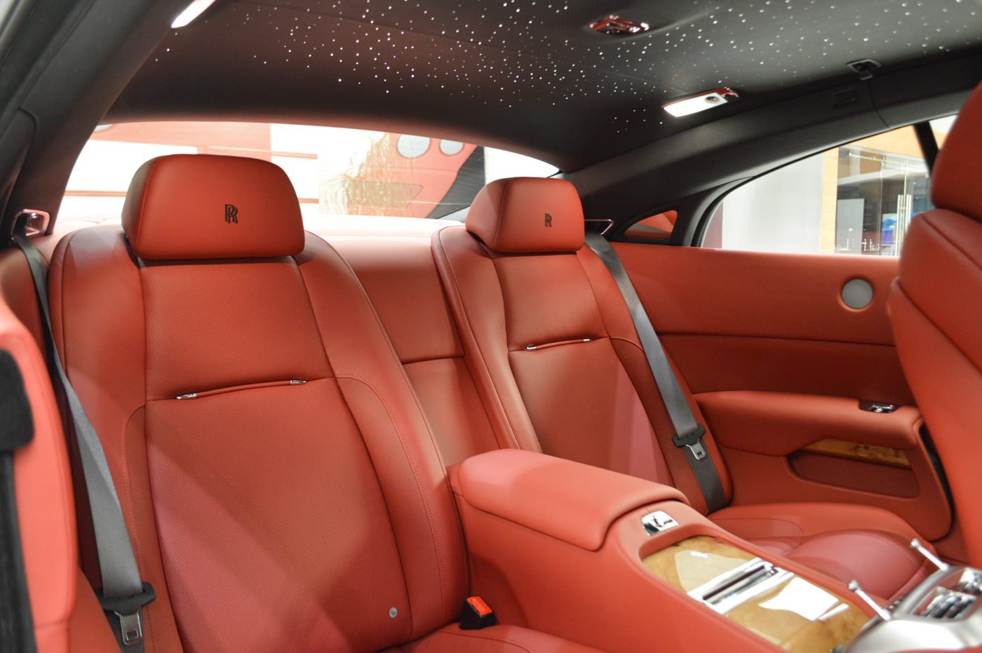 rolls-wraith-blue-red-abu-dhabi-12 Rolls-Royce Wraith Makes A Bold Statement With Bespoke Paint Scheme