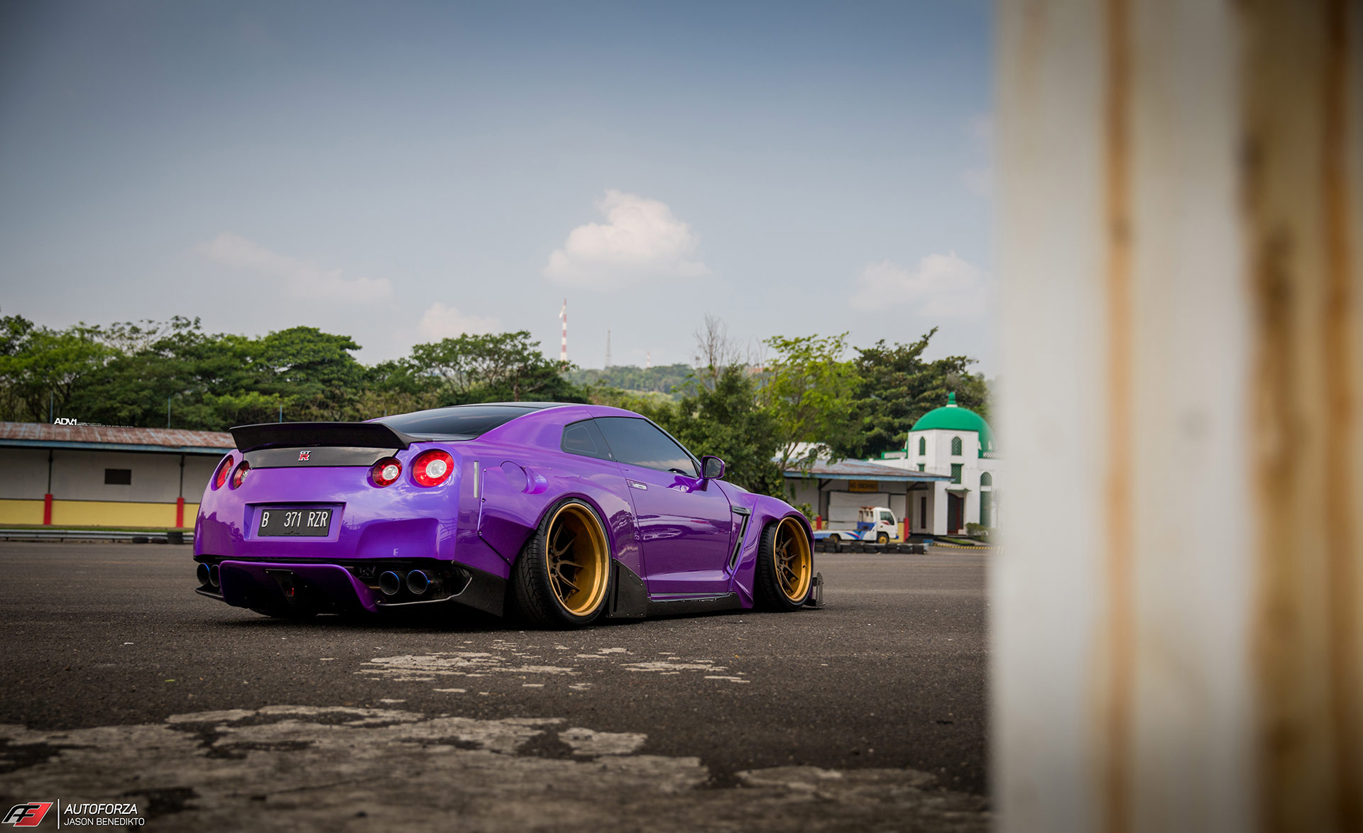 Nissan-GT-R-Indonesia-5 Plum Crazy Nissan GT-R Sacrifices Driveability For Fast & Furious Looks