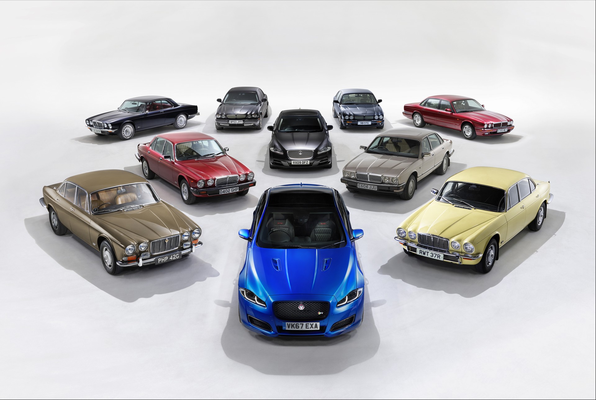 Jag_XJR575_XJ_Heritage_Range_LightsOff_250418 Eight Generations Of Jaguar XJs Will Travel To Paris To Celebrate The Model’s 50th Anniversary