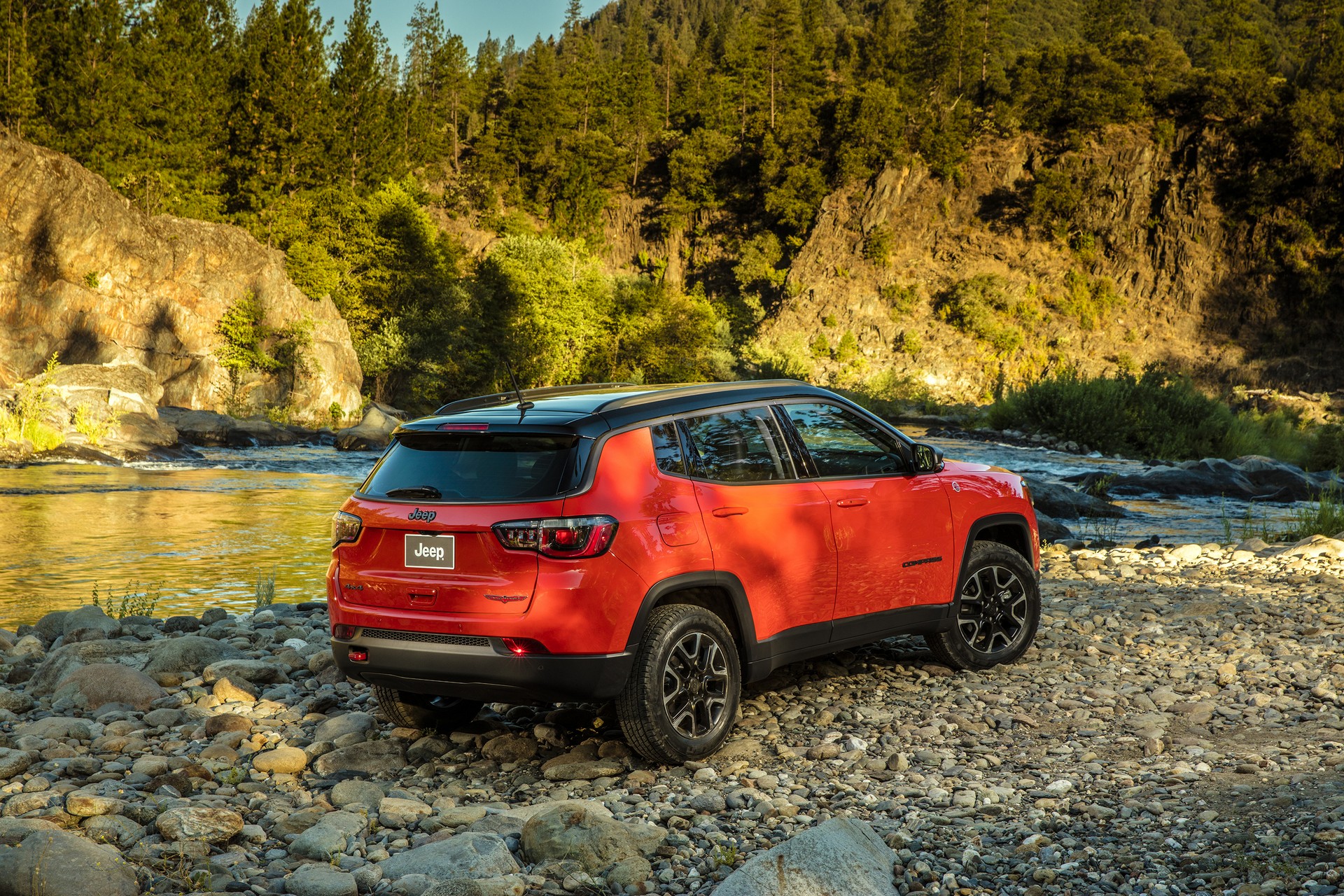 2019-Jeep-Compass-33 2019 Jeep Compass Upland Special Edition Gives The Entry-Level Model Trailhawk Looks