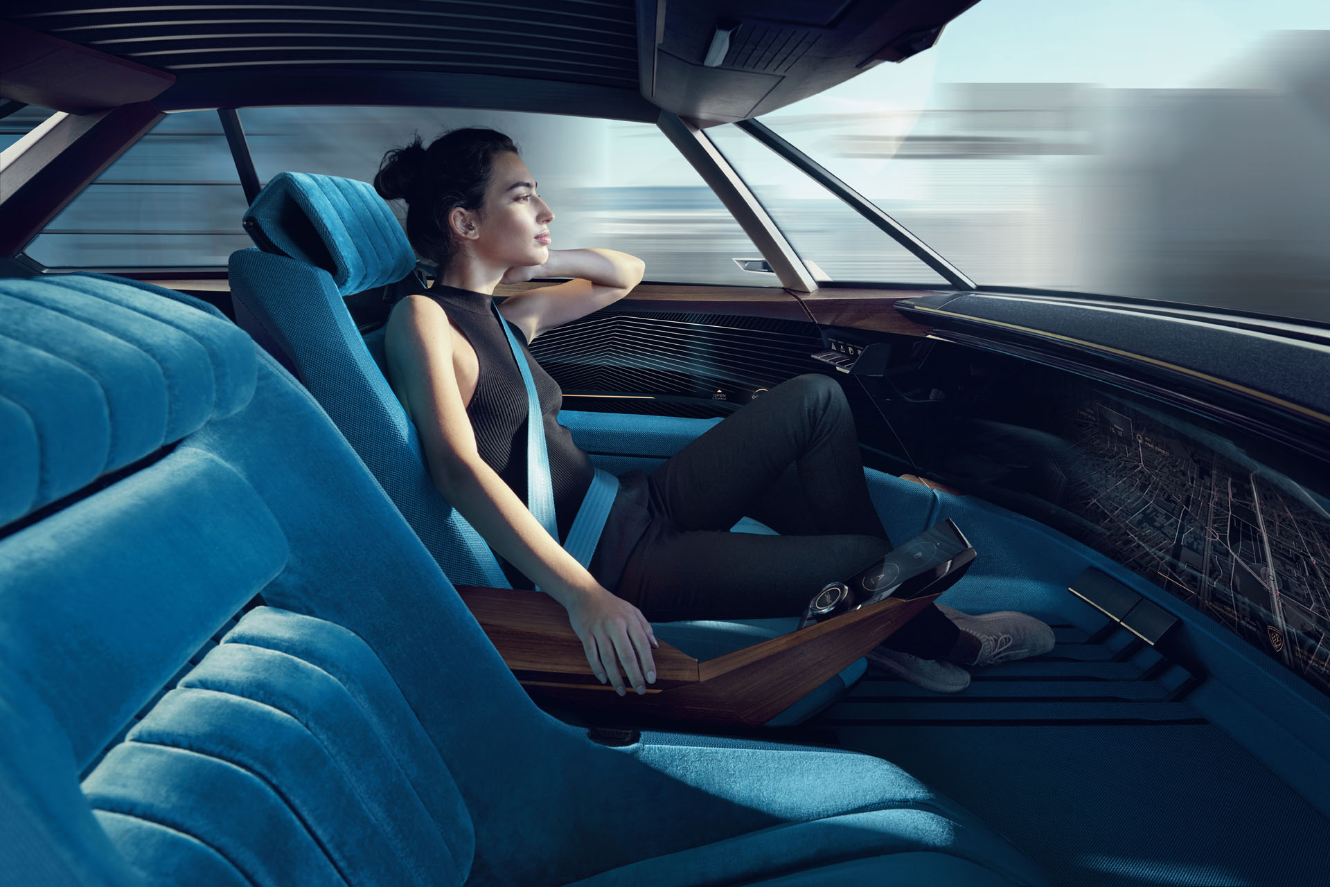 PEUGEOT_e-LEGEND_1809HEME322 Peugeot e-Legend Concept Takes Retro Design Into The Future In Paris