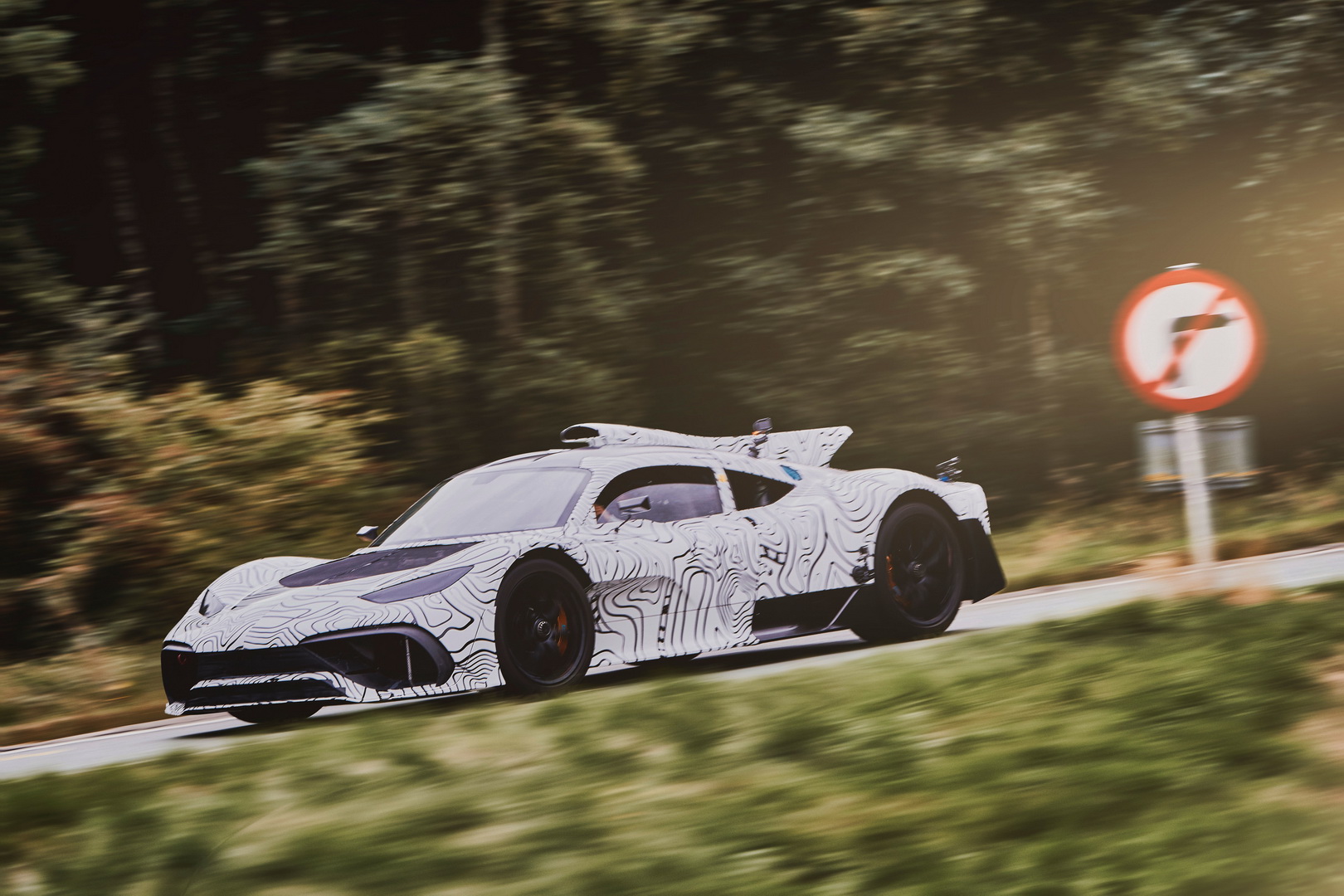 Mercedes-AMG Project ONE: Prototyp auf ErprobungMercedes-AMG Project ONE: Prototype Testing There Can Be Only ONE: Mercedes-AMG Allegedly Drops ‘Project’ From Hypercar’s Name