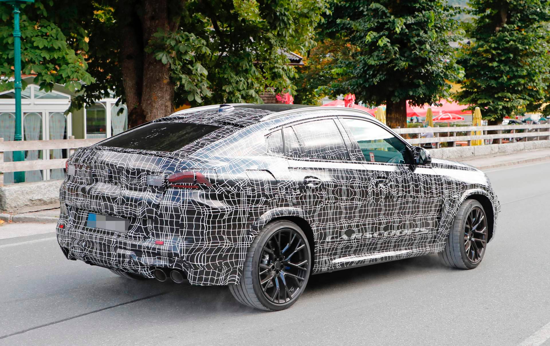 2020-BMW-X6-M-spy-shots-9 Upcoming BMW X6M Flexes Its Muscles In Public For The First Time
