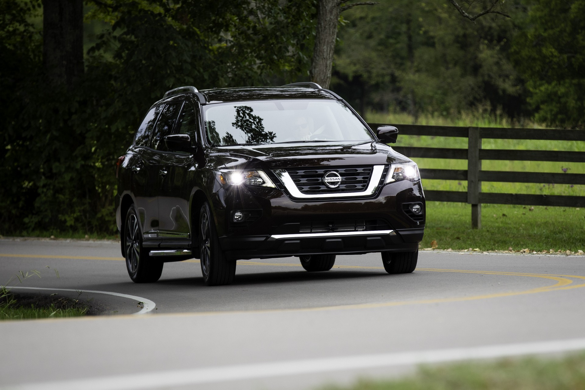 2019-Nissan-Pathfinder-1 2019 Nissan Pathfinder Arrives With Newly Standard Driver Assistance Systems