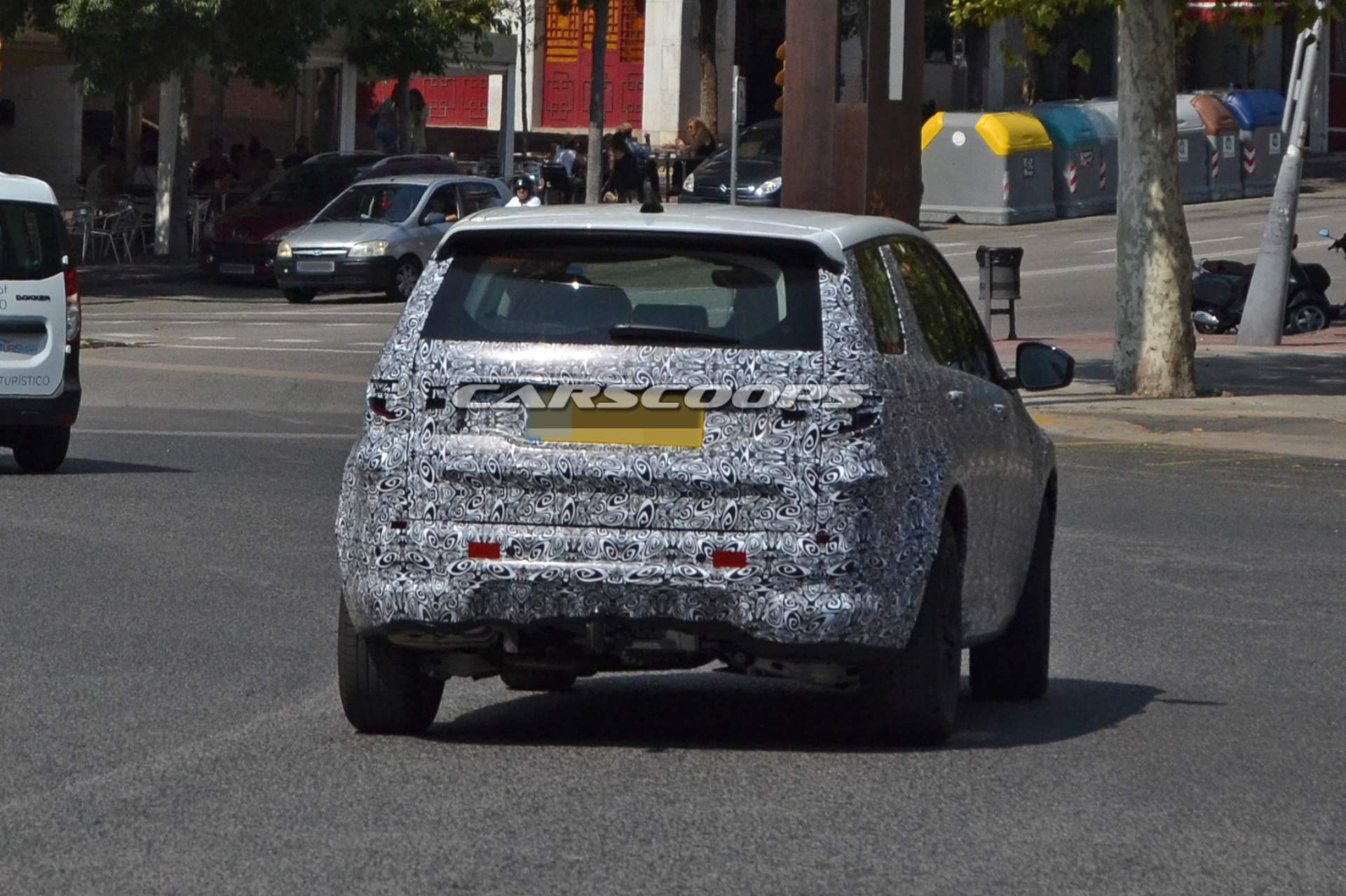 2020-Land-Rover-Discovery-Sport-spy-shots-10 Restyled 2020 Land Rover Discovery Sport Finally Reveals Itself