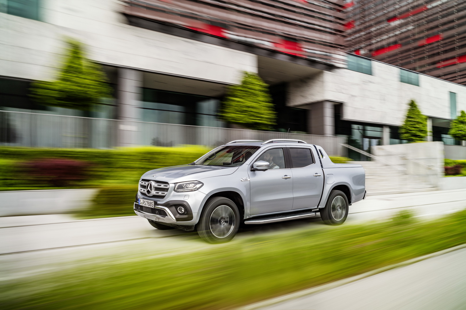 Mercedes-Benz komplettiert sein Pickup-Modellprogramm: Die X-Klasse mit V6-Motor und permanentem Allradantrieb – der Performance-Pickup für den sportlichen Lifestyle
Mercedes-Benz completes its pickup model range: The X-Class with V6 engine and permane Mercedes-AMG X-Class Will Never Happen, Says Performance Brand’s Boss