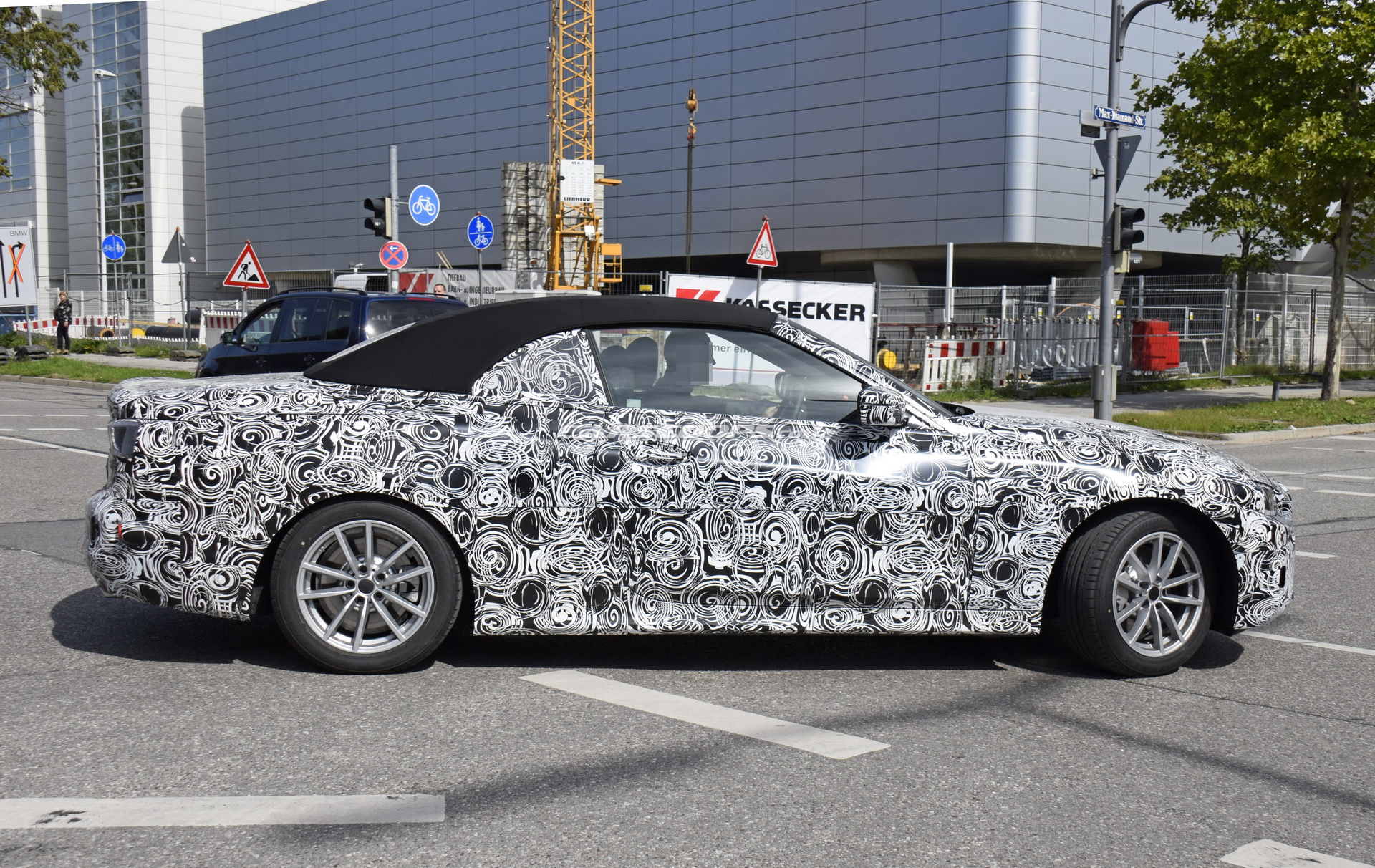 2020-BMW-4-Series-Cabrio-8 2020 BMW 4-Series Cabriolet Goes Back To A Traditional Soft Top