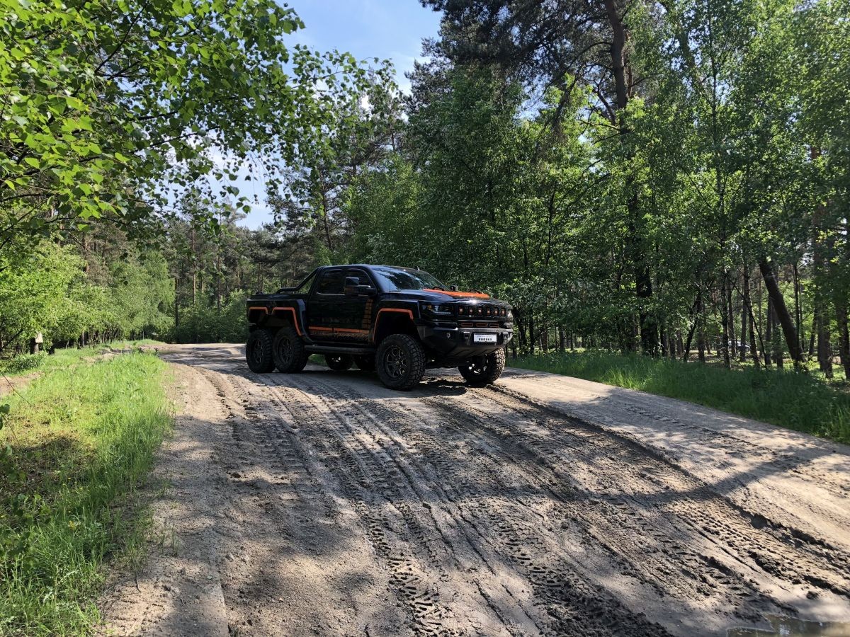 Bureko-6x6-based-on-Chevrolet-Silverado-24 Chevy Silverado Goes To Czech Republic, Returns As The Brutal Bureko 6×6