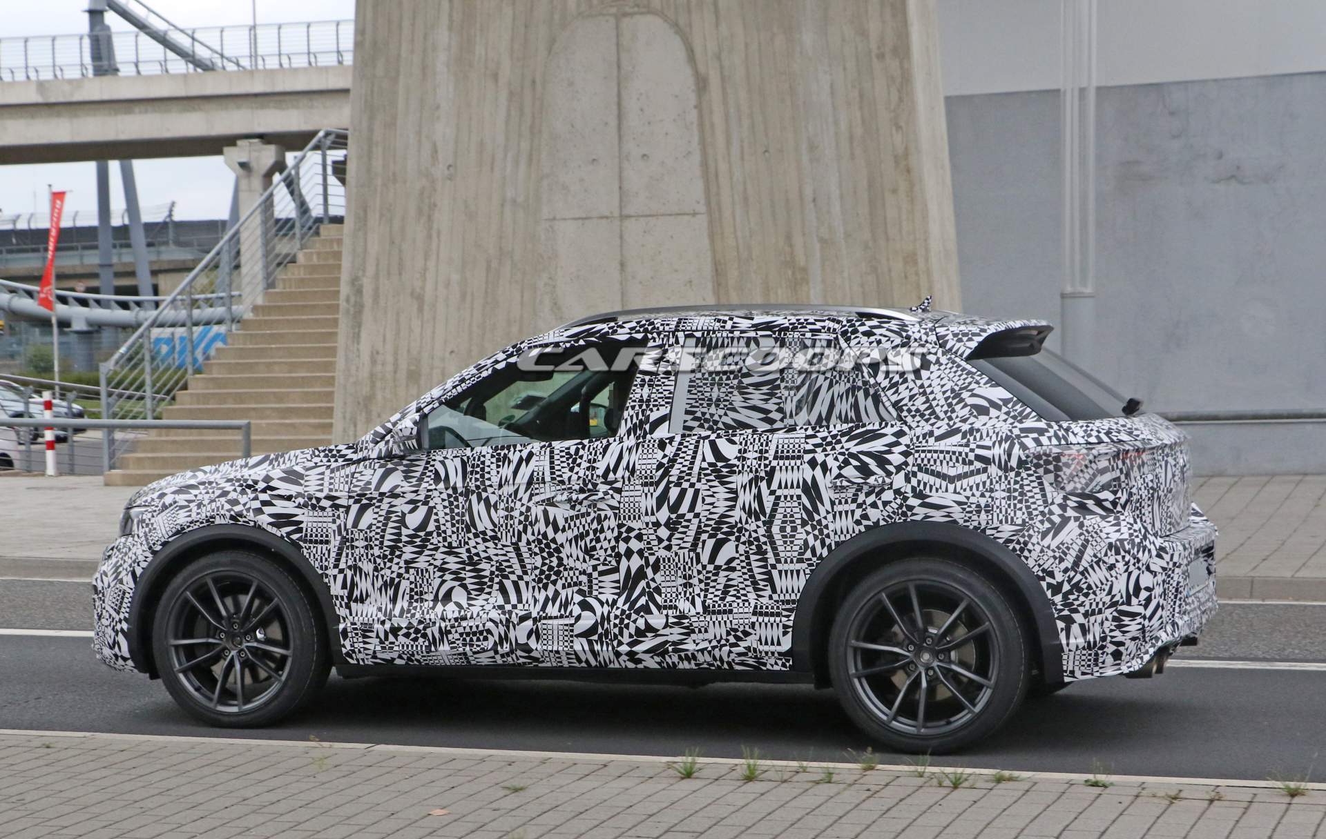 VW-T-Roc-R-spy-shots-7 VW T-Roc R Parades Final Production Body At The Nürburgring