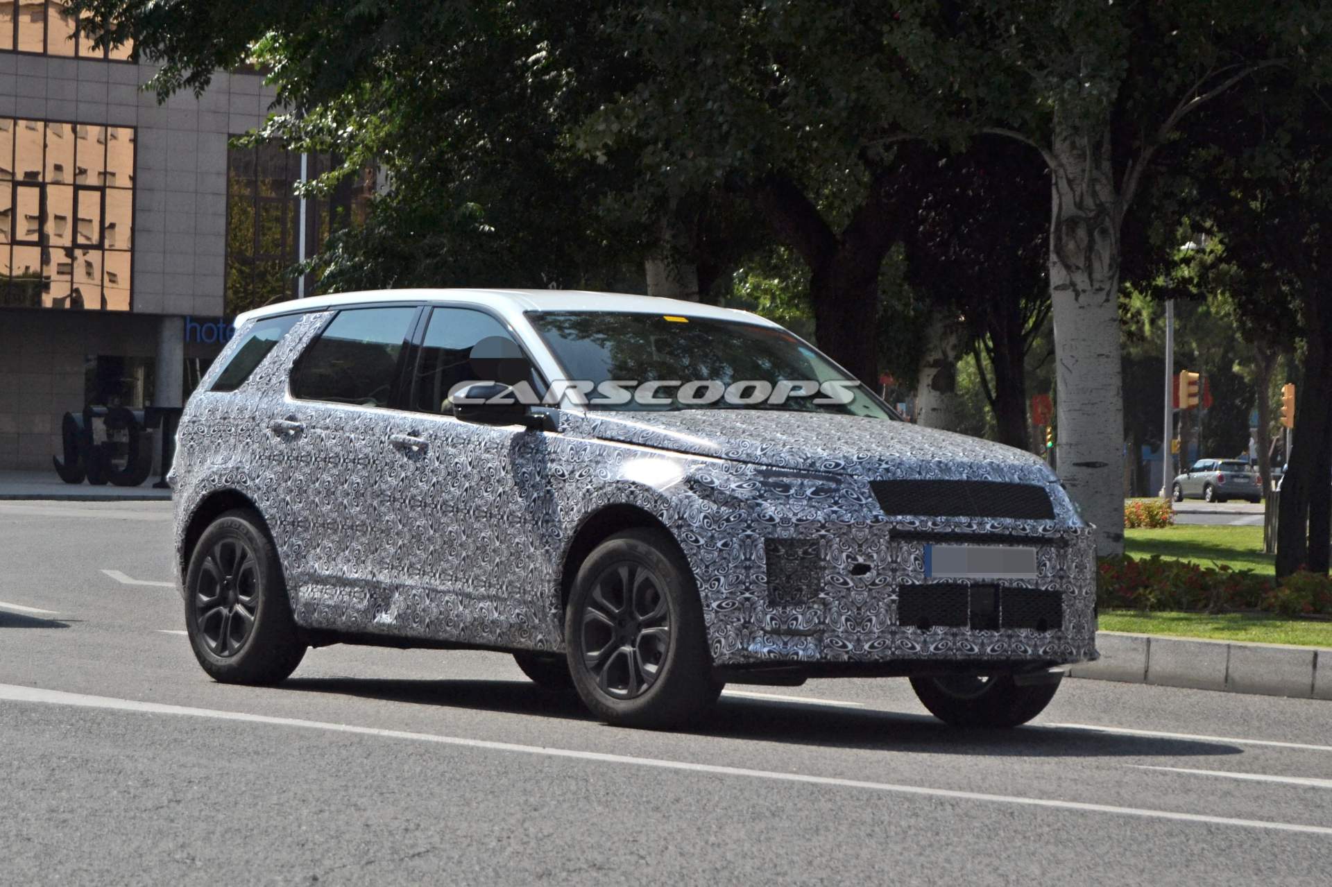 2020-Land-Rover-Discovery-Sport-spy-shots-4 Restyled 2020 Land Rover Discovery Sport Finally Reveals Itself