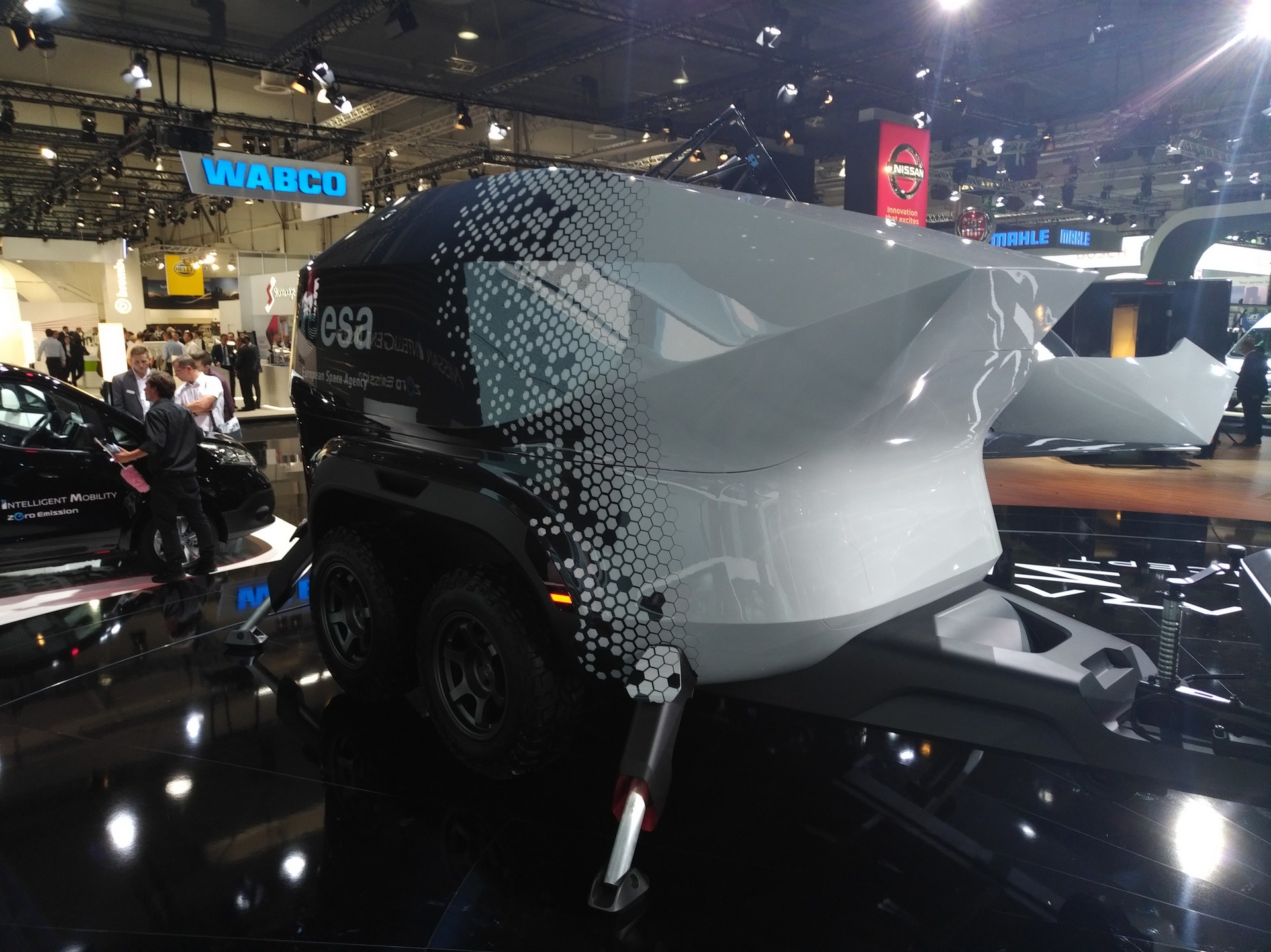 Navara Dark Sky concept-56 Nissan Navara Dark Sky Concept Packs Plenty Of Star Power Thanks Its To Observatory-Class Telescope