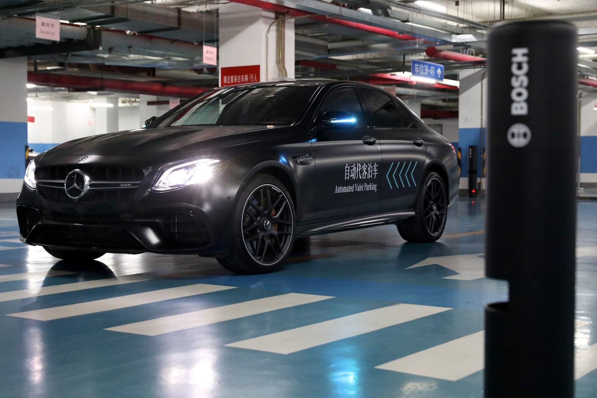 Daimler und Bosch präsentieren erstmalig fahrerloses Parken in China
Daimler and Bosch jointly premiere Automated Valet Parking in China Daimler And Bosch’s Automated Valet Parking Is Go, See How It Works