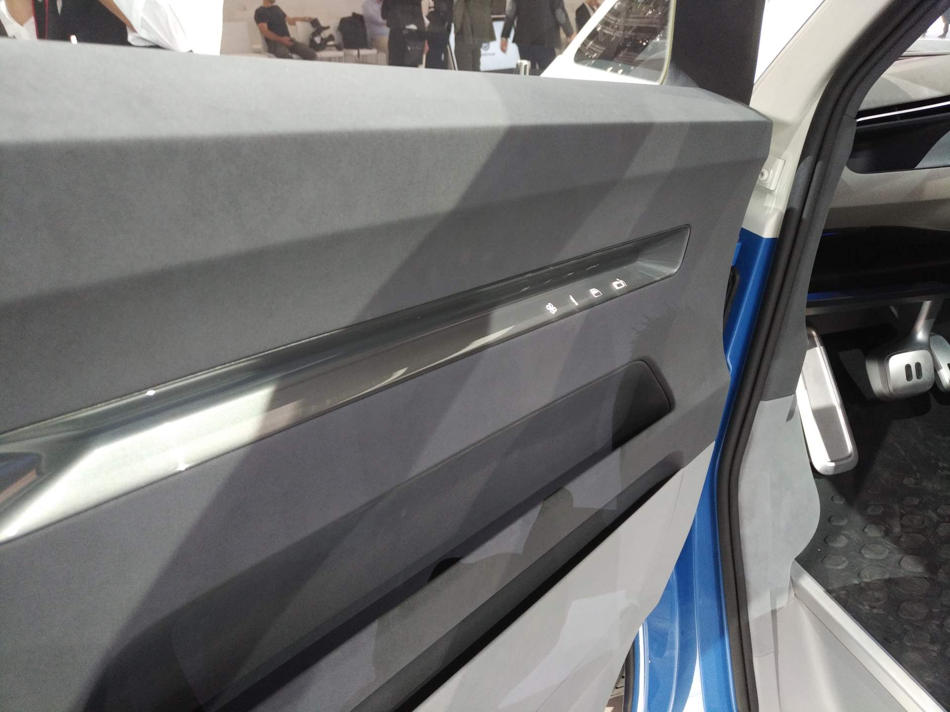 VW-ID-Buzz-Cargo-Concept-at-Hannover-CV-Show-17 VW I.D. Buzz Cargo Concept Previews All-Electric Van With 550Km Range