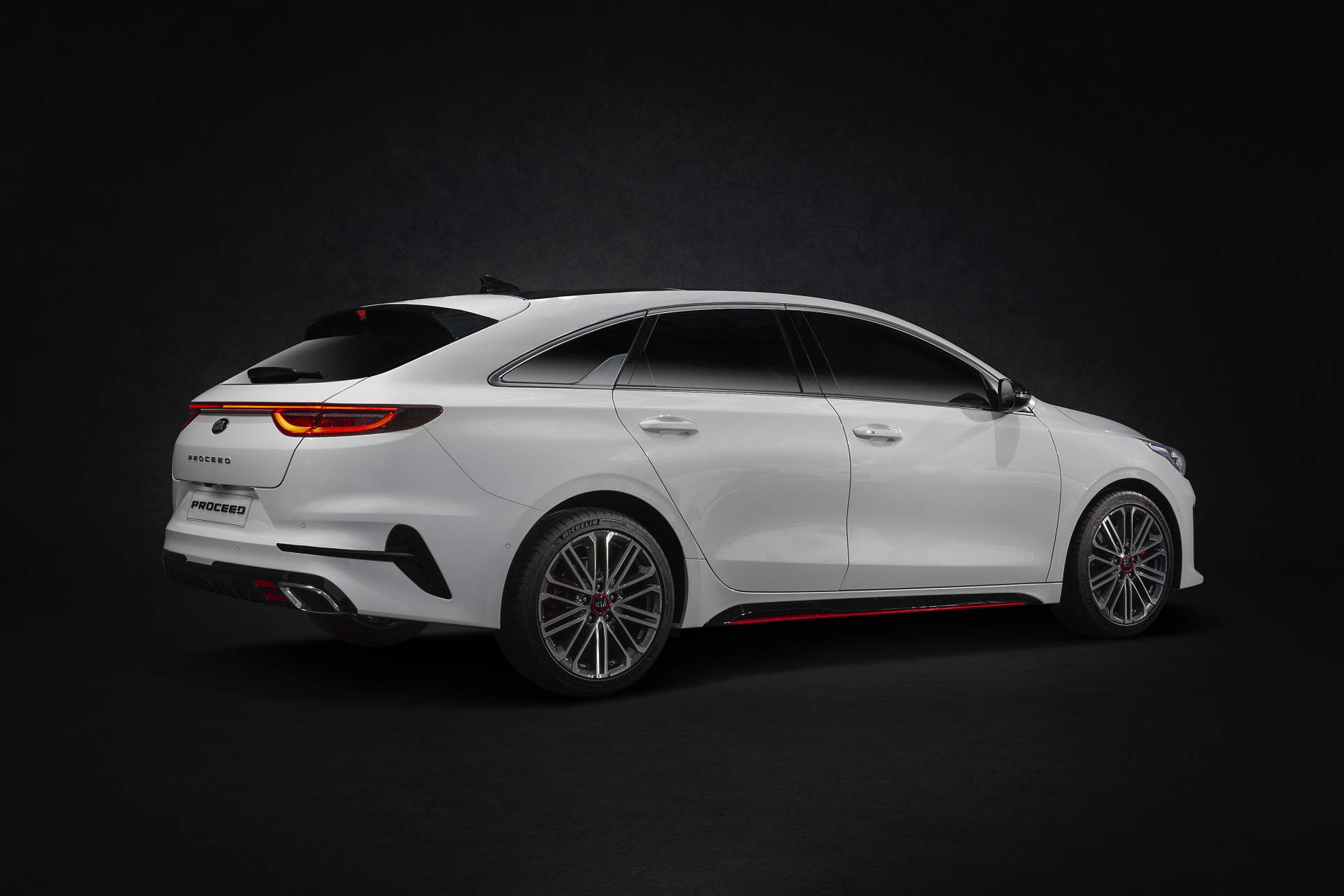 2019-Kia-ProCeed-GT-1 New Kia ProCeed Merges Wagon Practicality With Great Looks (New Photos)