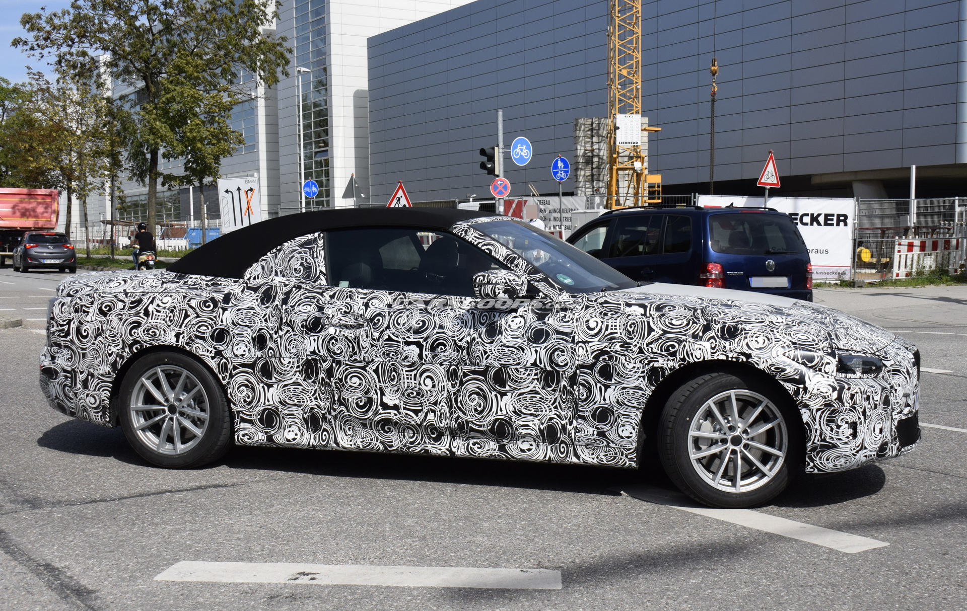 2020-BMW-4-Series-Cabrio-7 2020 BMW 4-Series Cabriolet Goes Back To A Traditional Soft Top